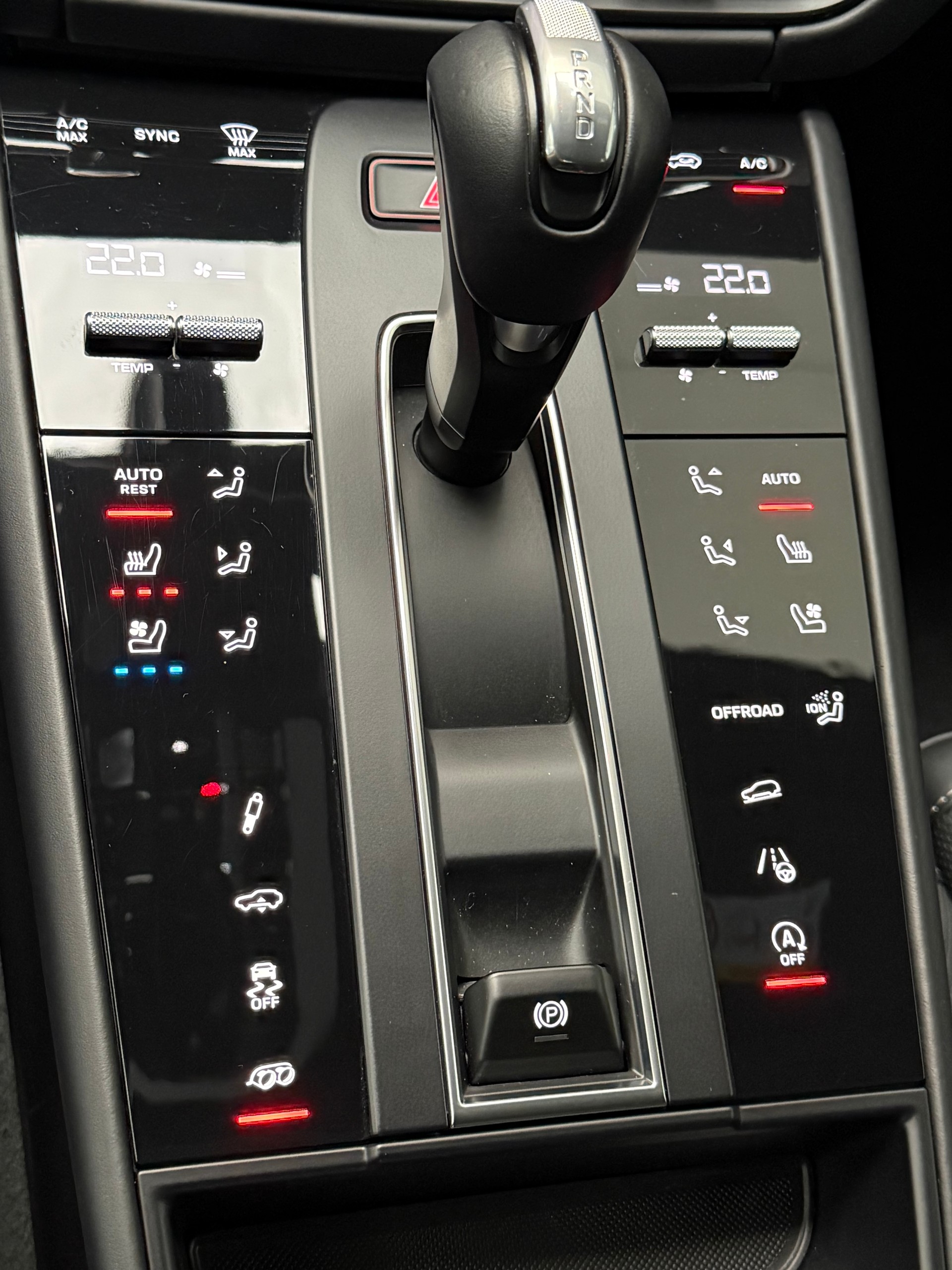 PORSCHE Macan GTS PDK * CH * Vulkangrau * Sport-Chrono Plus * Werksgarantie bis 04.2028 *-image-15