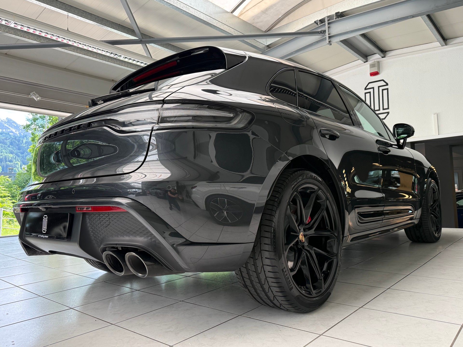 PORSCHE Macan GTS PDK * CH * Vulkangrau * Sport-Chrono Plus * Werksgarantie bis 04.2028 *-image-4