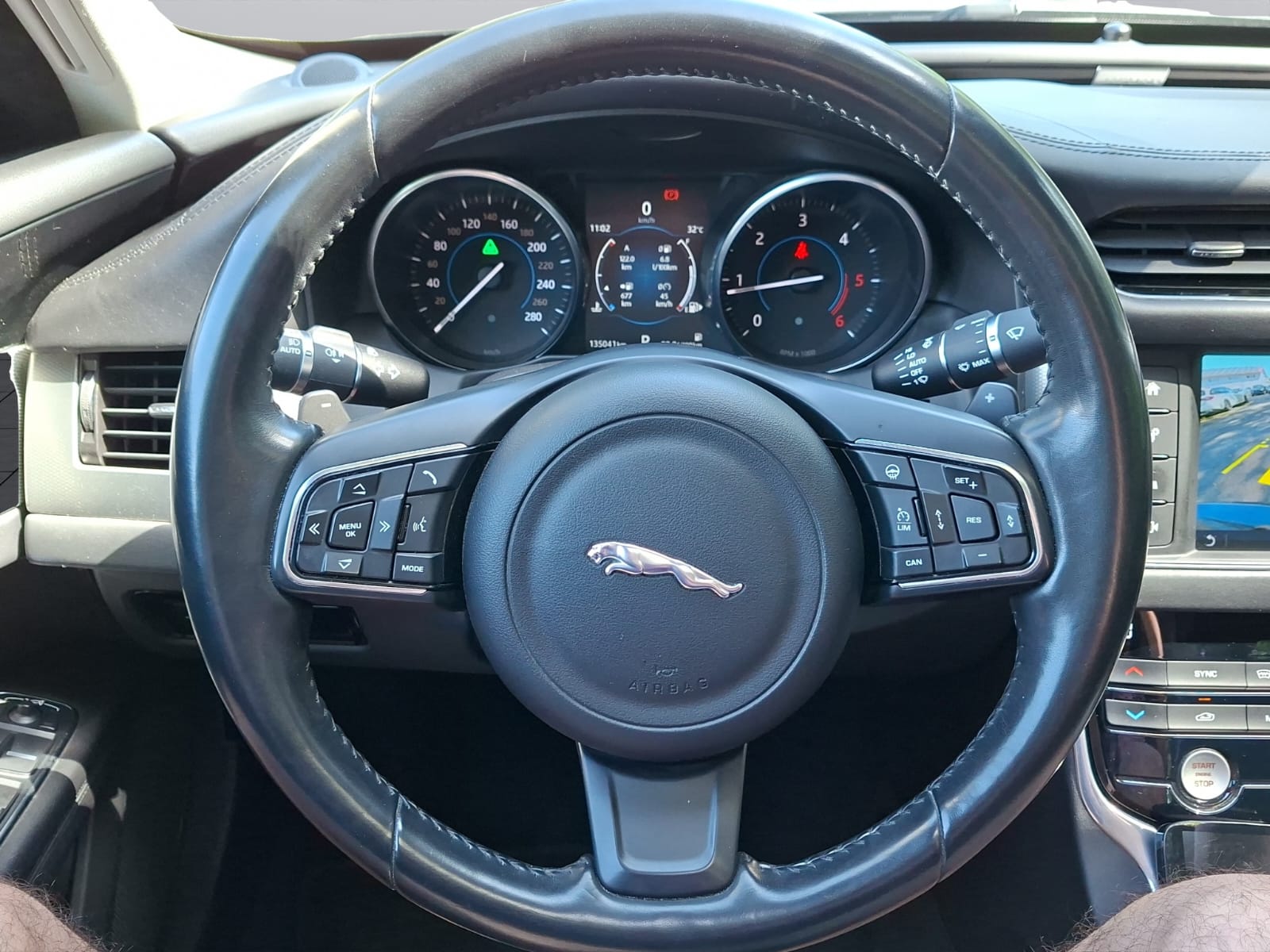 JAGUAR XF 20d Prestige AWD Automatic-image-12