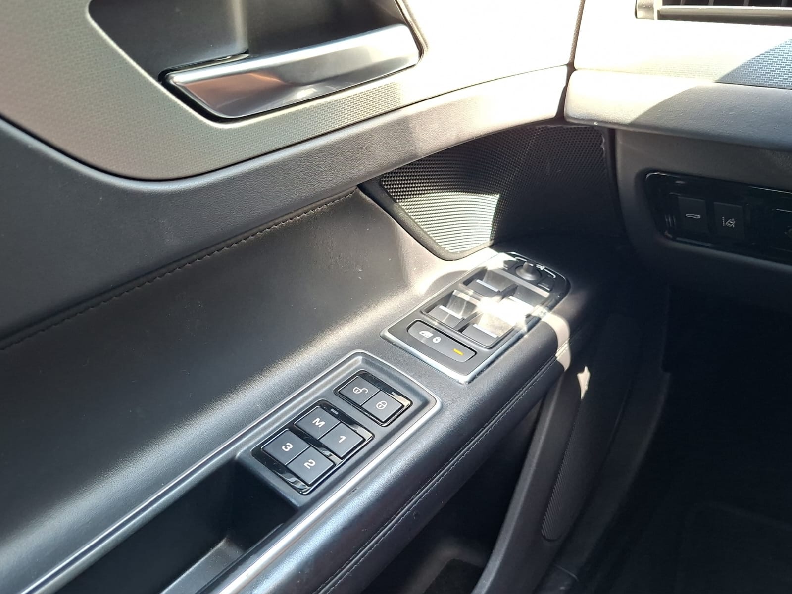 JAGUAR XF 20d Prestige AWD Automatic-image-18
