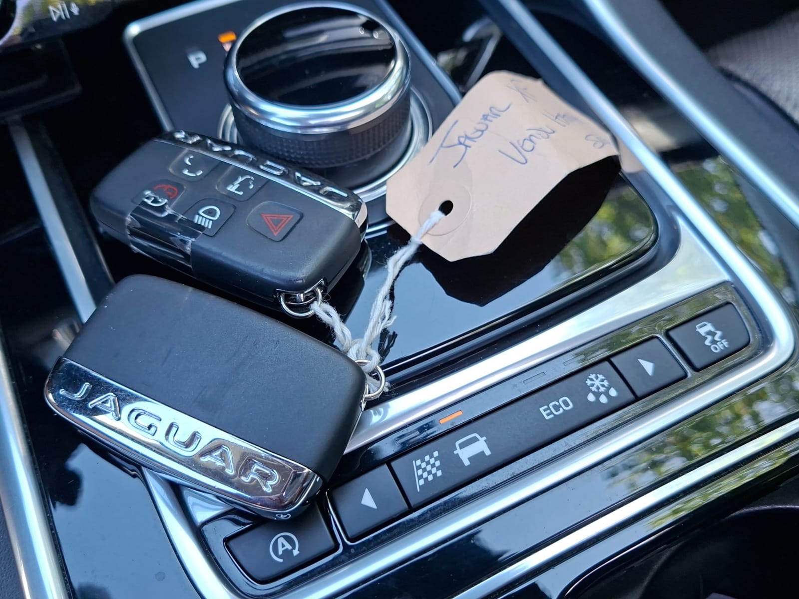 JAGUAR XF 20d Prestige AWD Automatic-image-17
