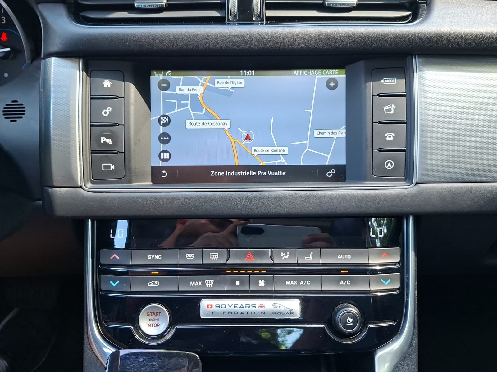 JAGUAR XF 20d Prestige AWD Automatic-image-14