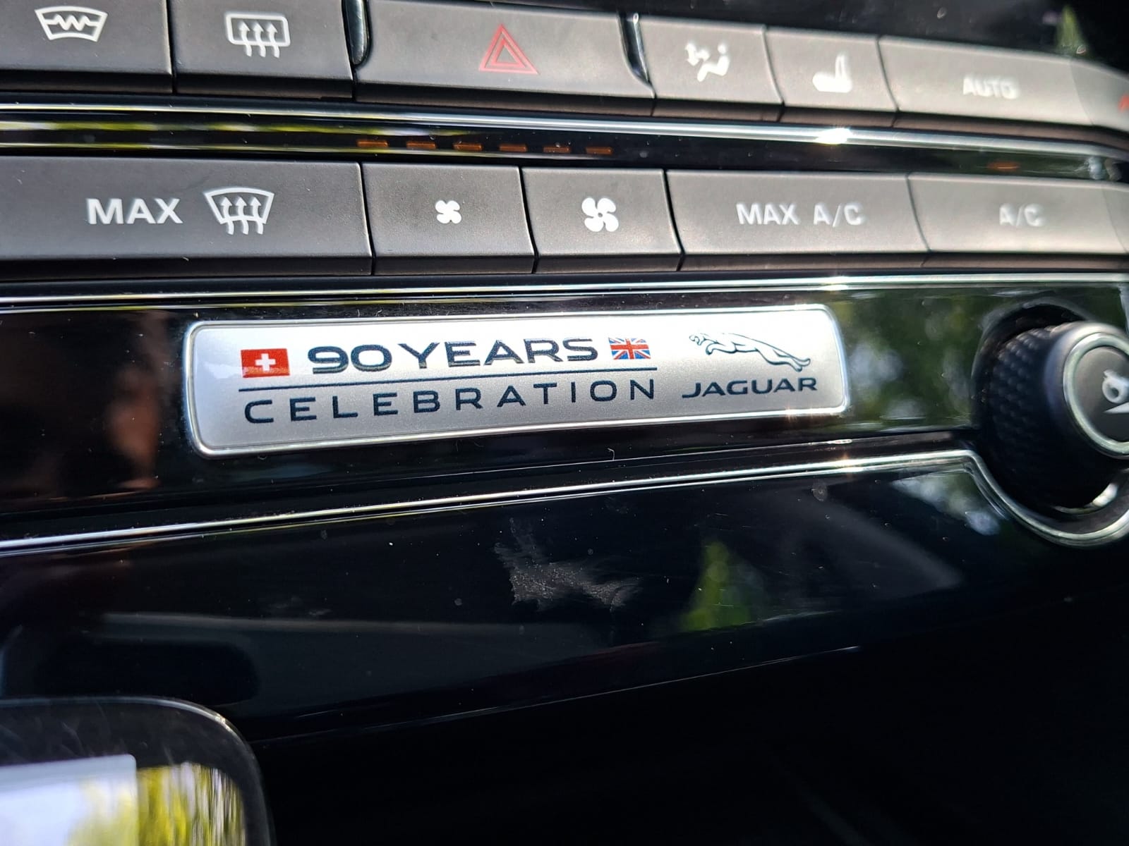 JAGUAR XF 20d Prestige AWD Automatic-image-16