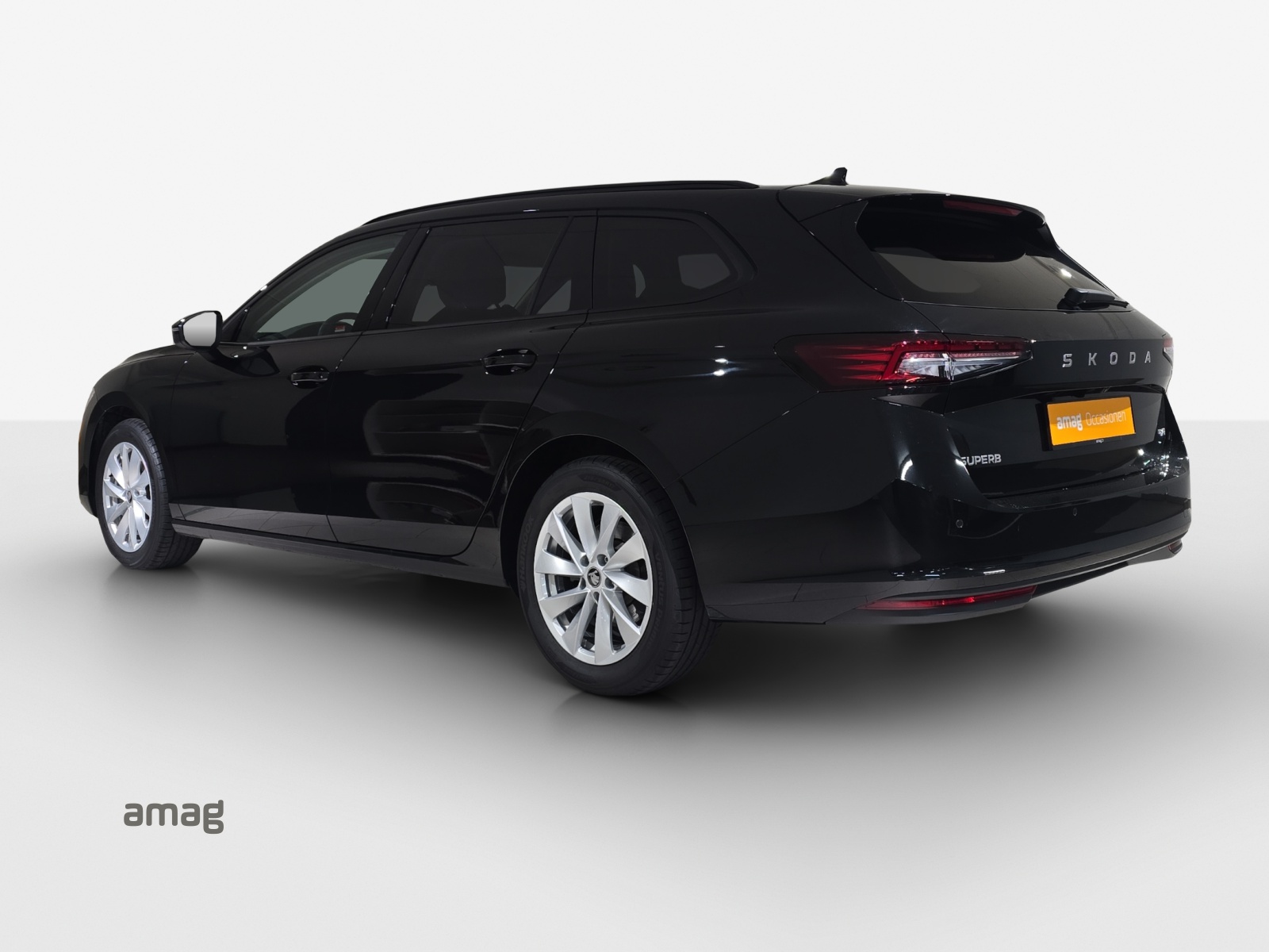 SKODA Superb Combi 2.0 TDi Selection 4x4 DSG-showroom-element-2