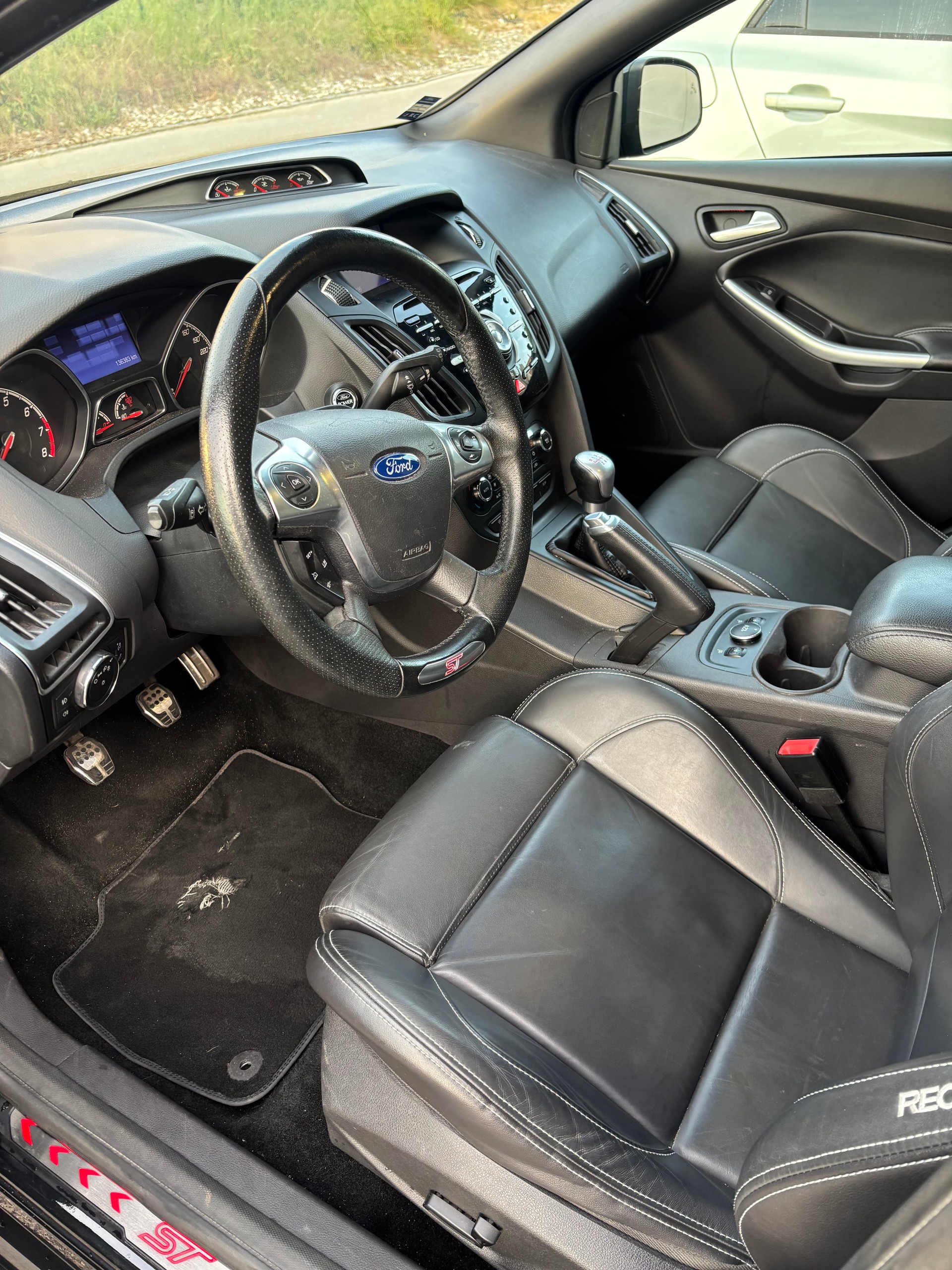 FORD FOCUS ST 2.0i EcoB SCTi ST-3-image-5