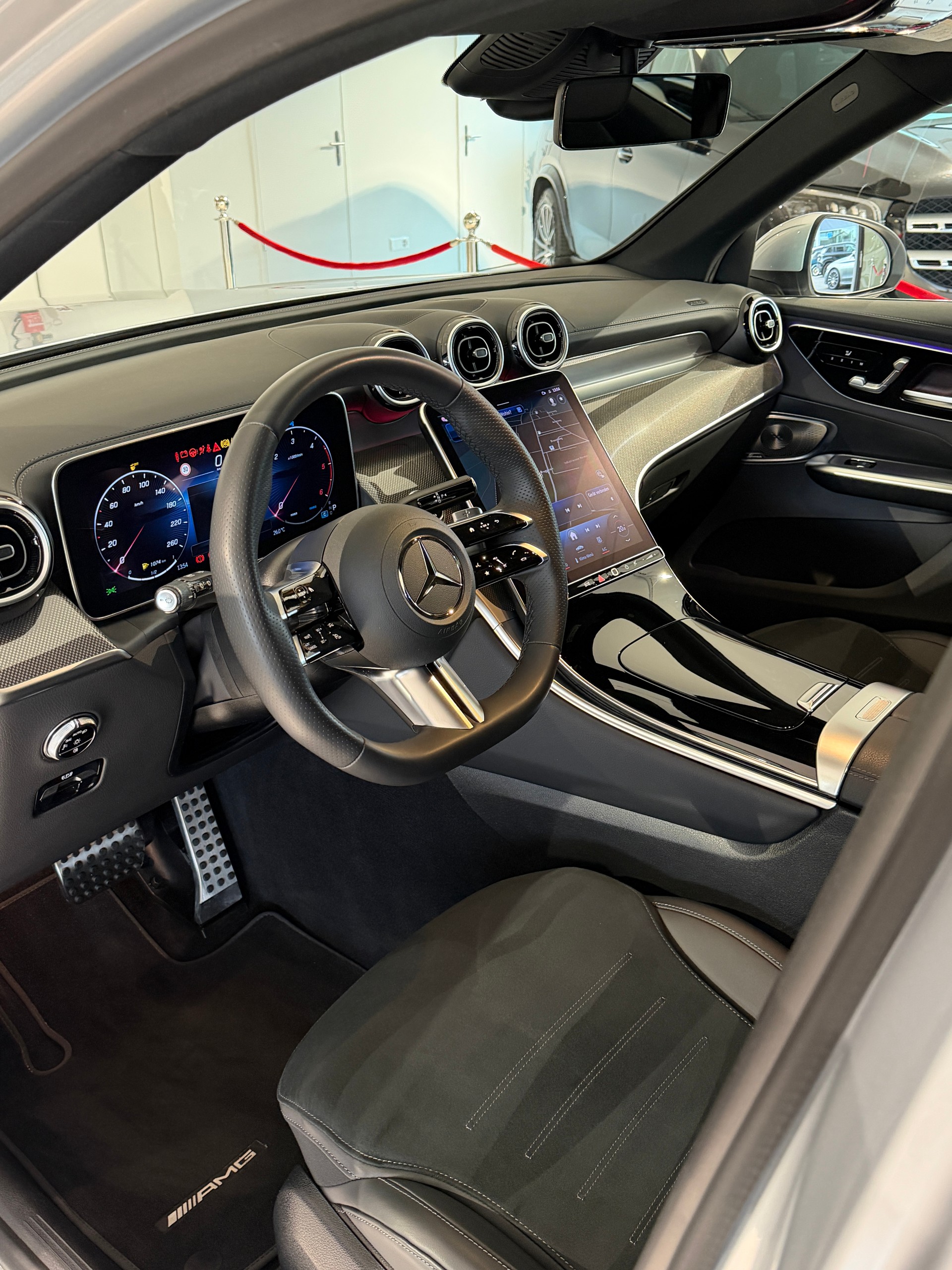 MERCEDES-BENZ GLC 220 d AMG-LINE 4Matic 9G-Tronic-image-7