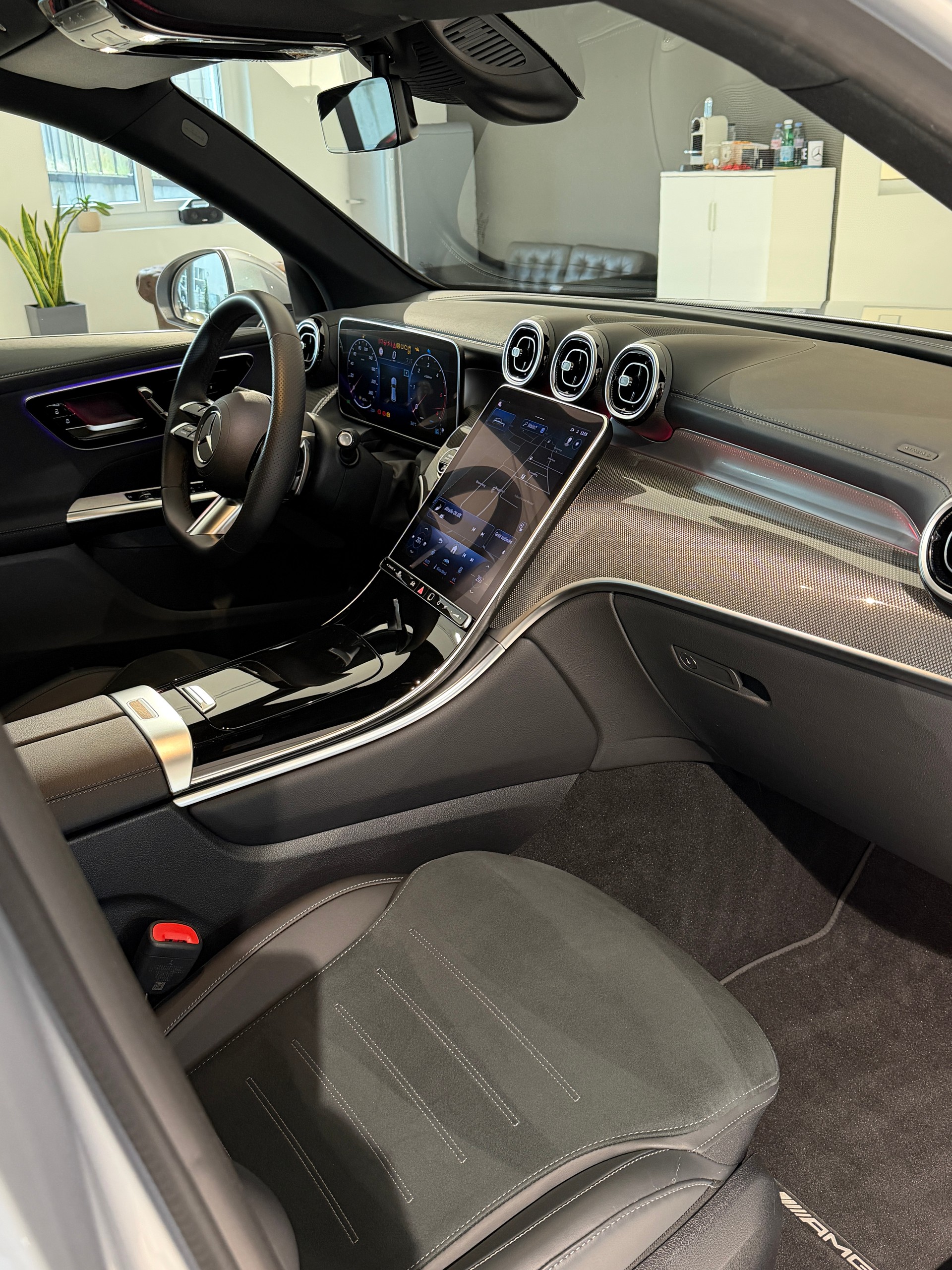 MERCEDES-BENZ GLC 220 d AMG-LINE 4Matic 9G-Tronic-image-10
