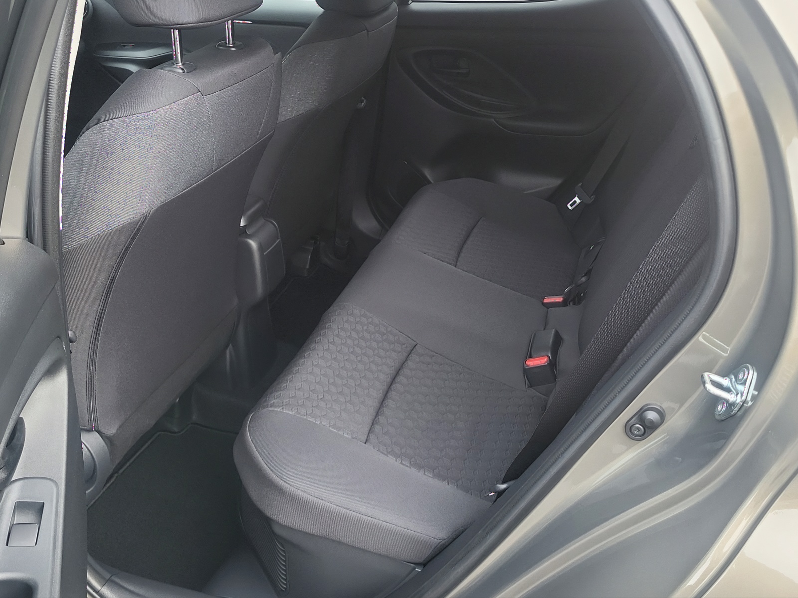 TOYOTA Yaris 1.5 VVT-i HSD Trend-image-14