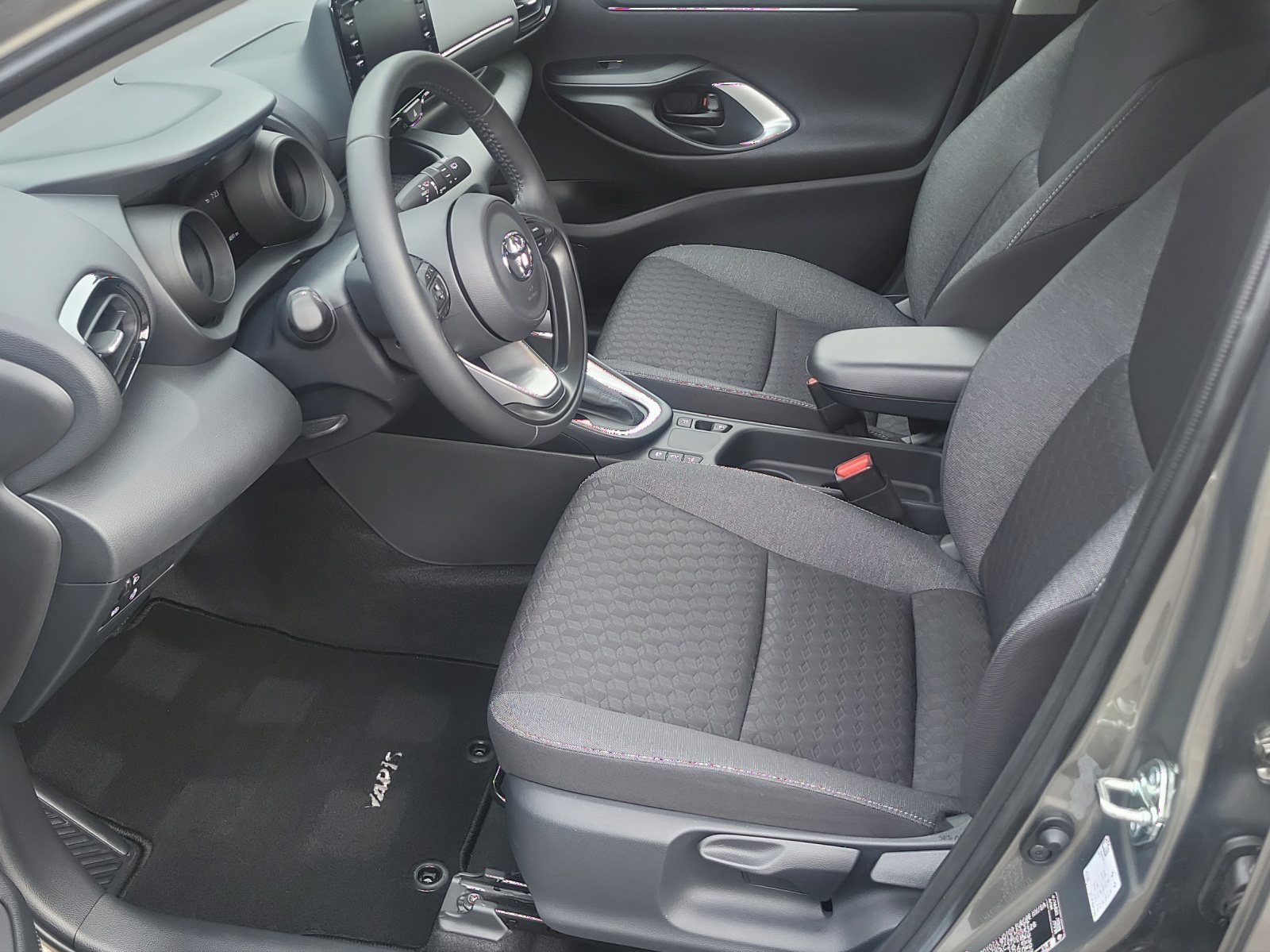 TOYOTA Yaris 1.5 VVT-i HSD Trend-image-12