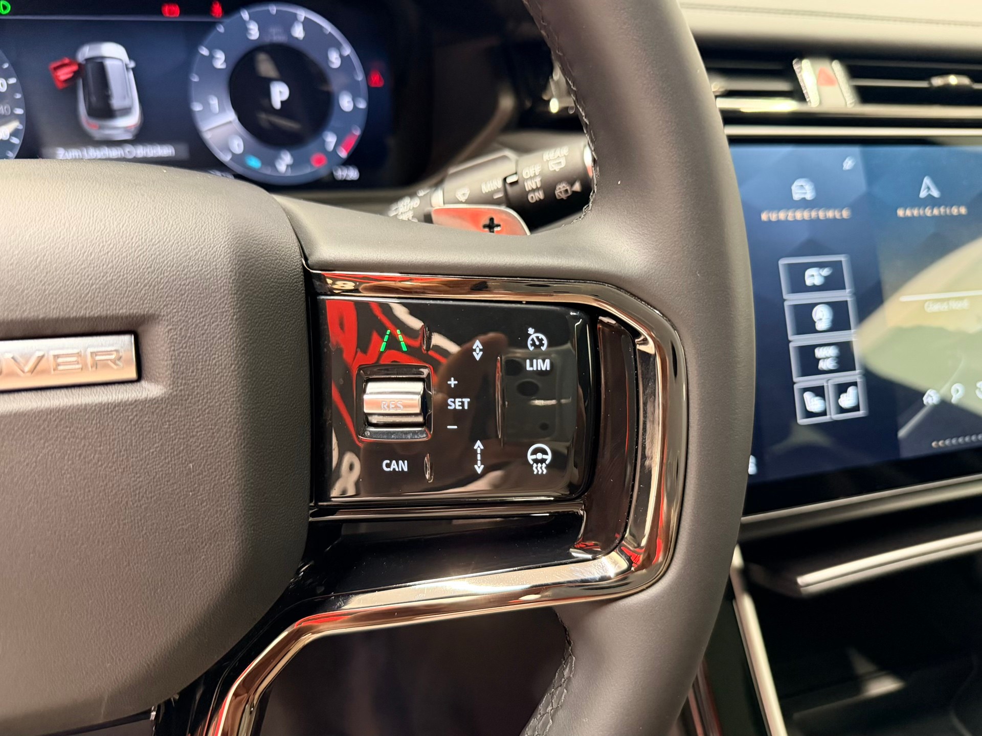 LAND ROVER Range Rover Velar Dynamic SE P 400 Automatic-image-29