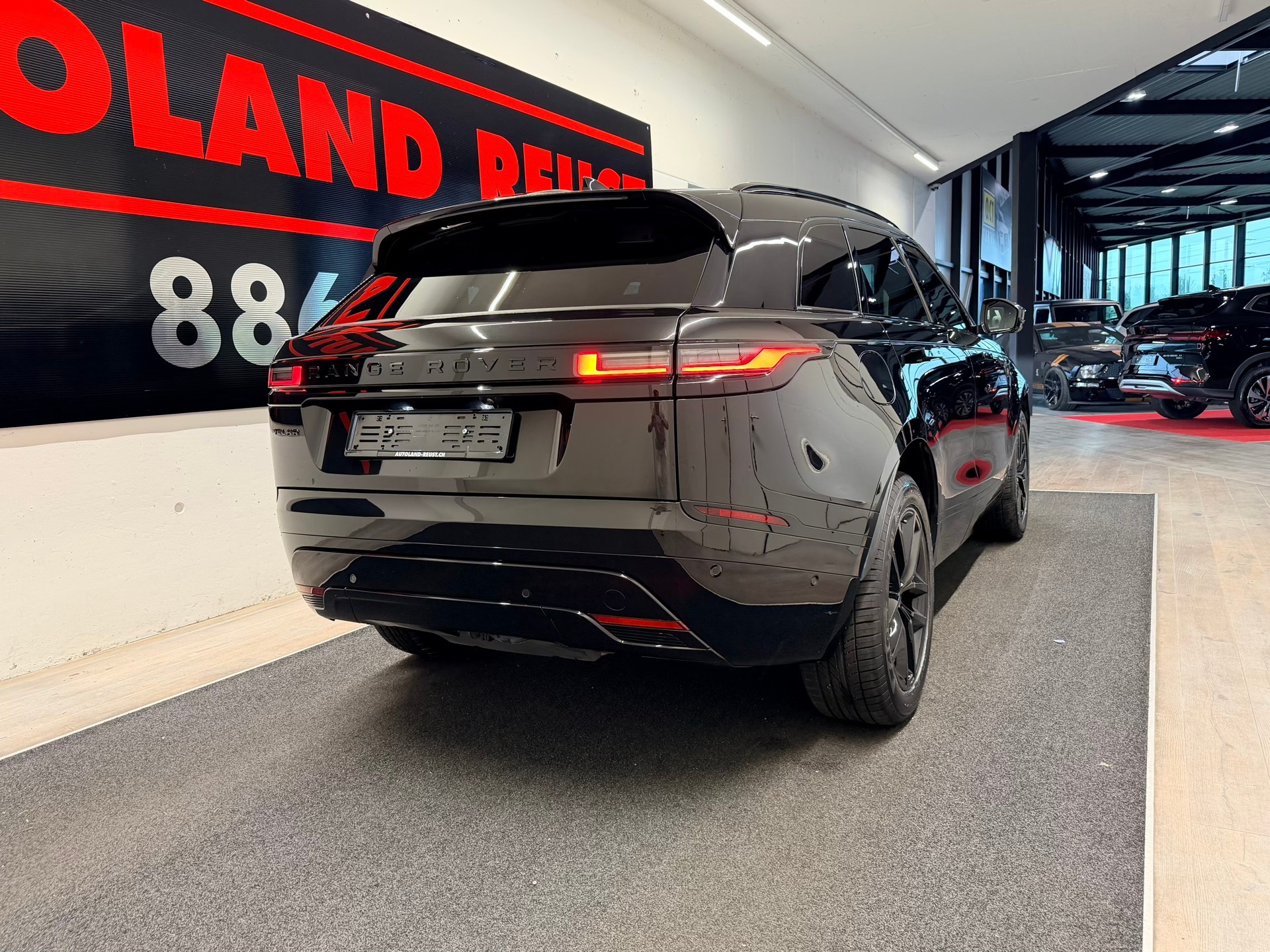 LAND ROVER Range Rover Velar Dynamic SE P 400 Automatic-image-6