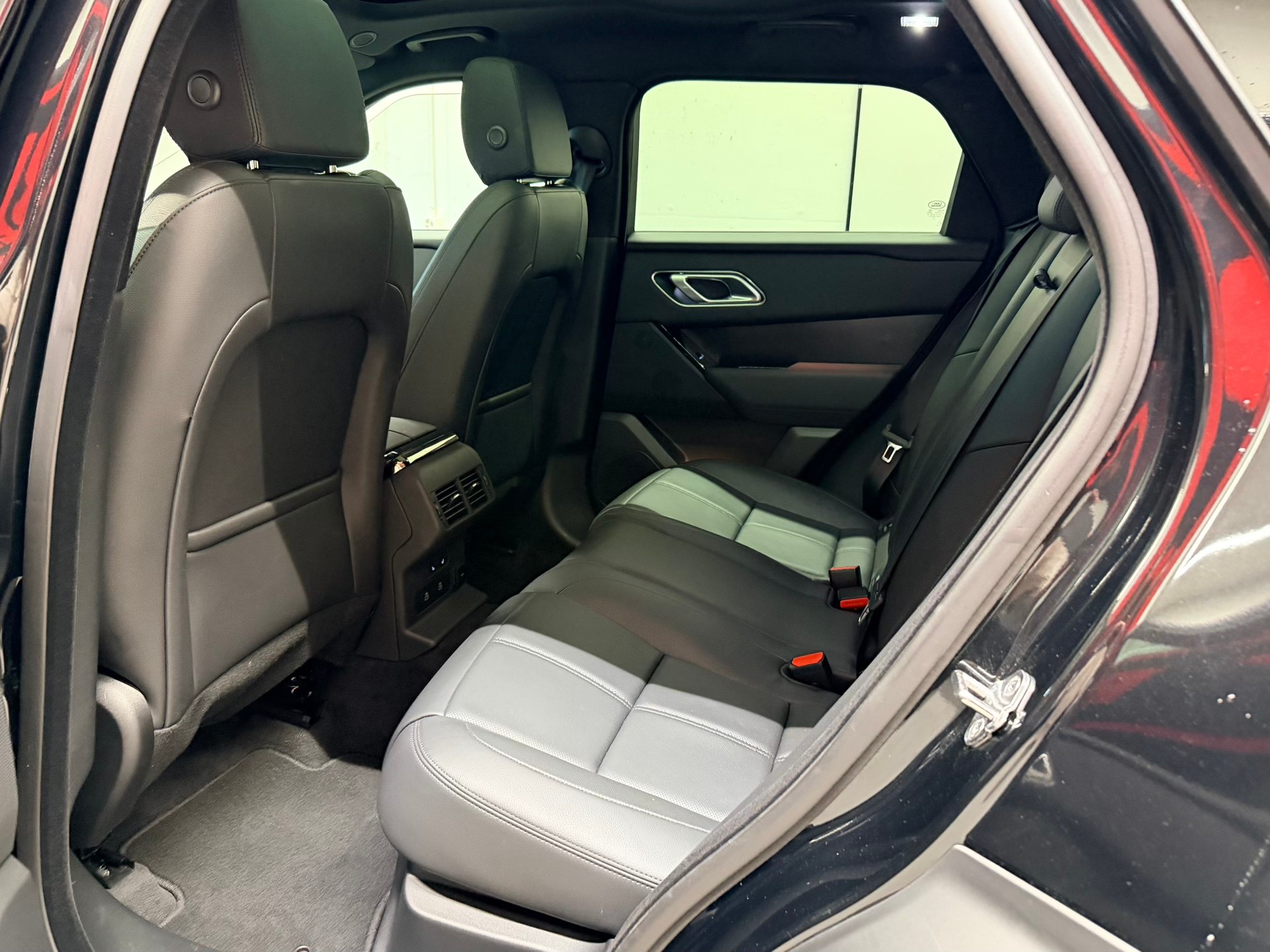 LAND ROVER Range Rover Velar Dynamic SE P 400 Automatic-image-17