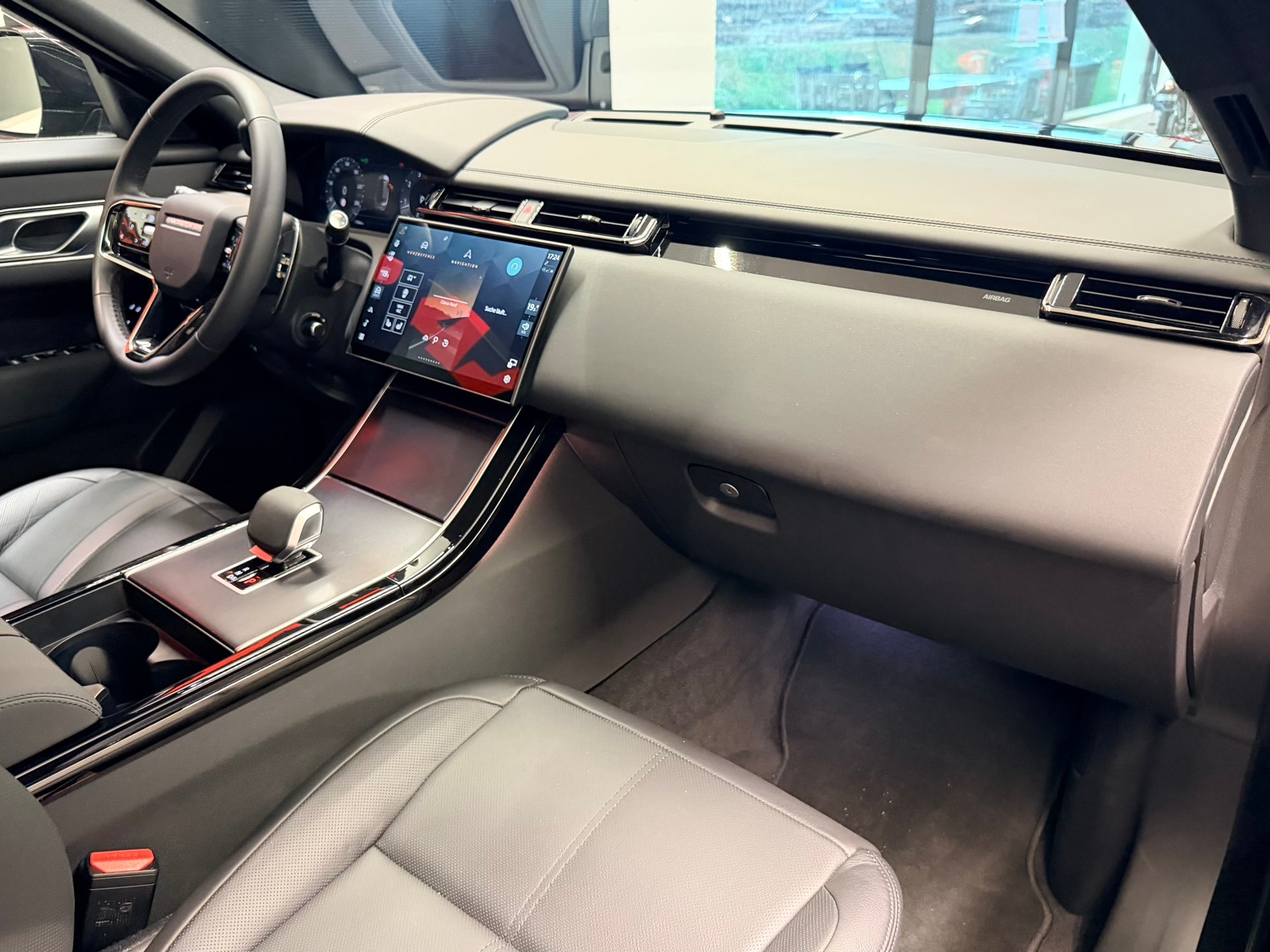 LAND ROVER Range Rover Velar Dynamic SE P 400 Automatic-image-21