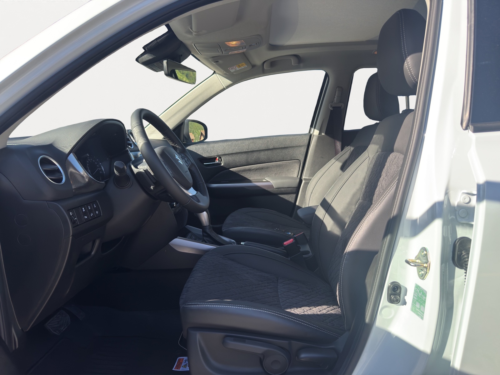 SUZUKI Vitara 1.4 Boosterjet Compact Top 4x4 Hybrid-image-7