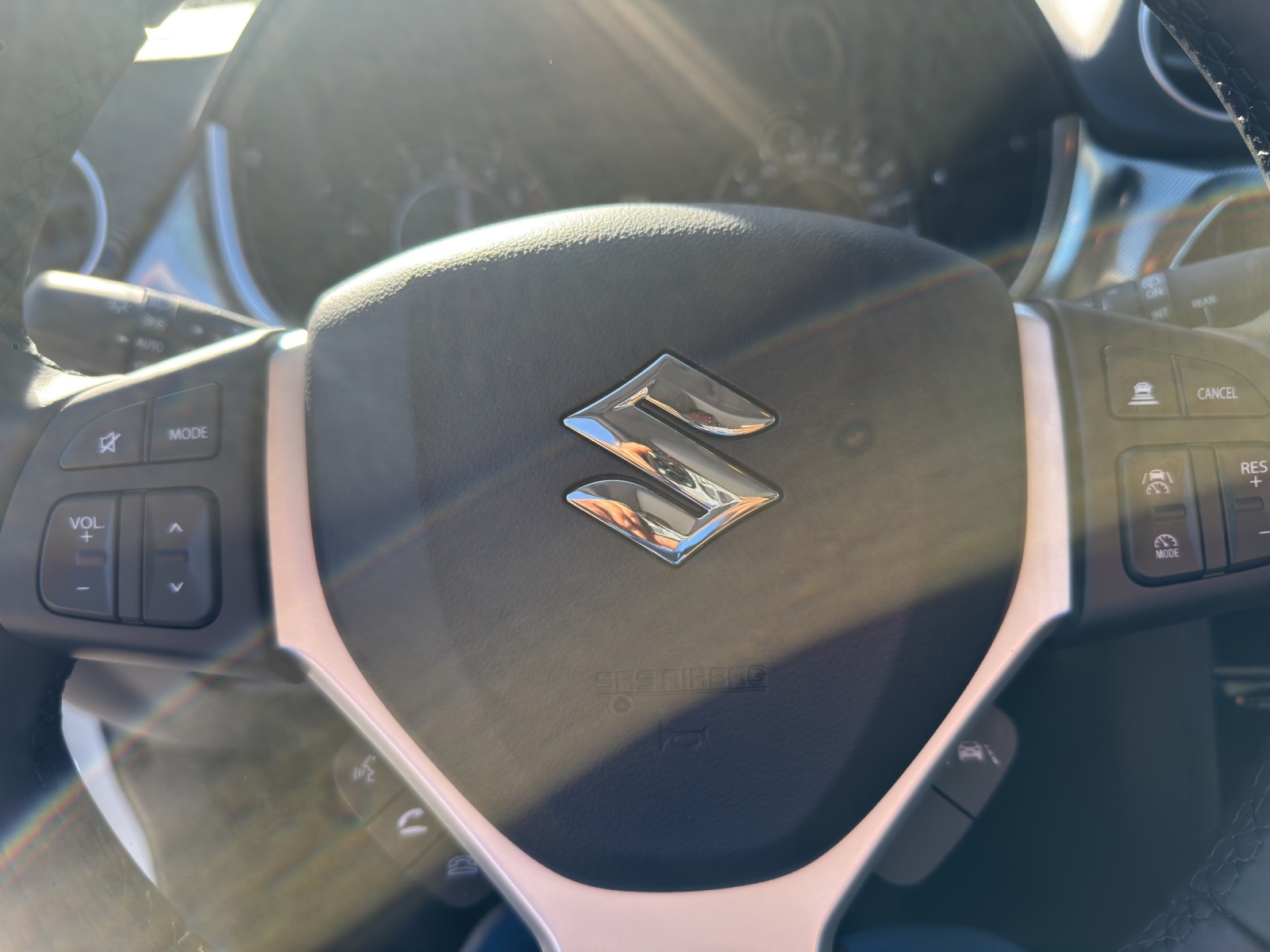 SUZUKI Vitara 1.4 Boosterjet Compact Top 4x4 Hybrid-image-8