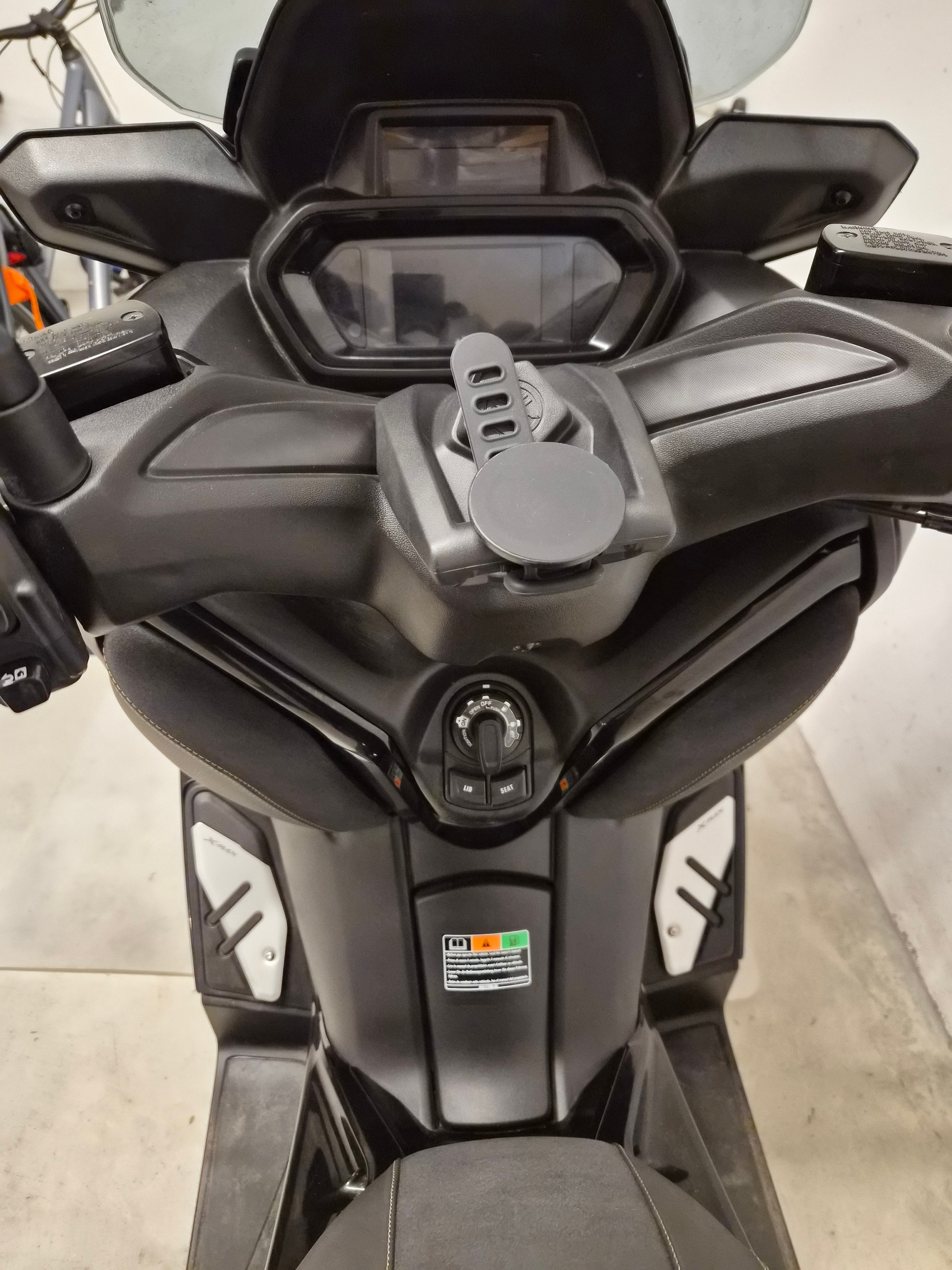 YAMAHA X-Max 300 Tech Max-image-2