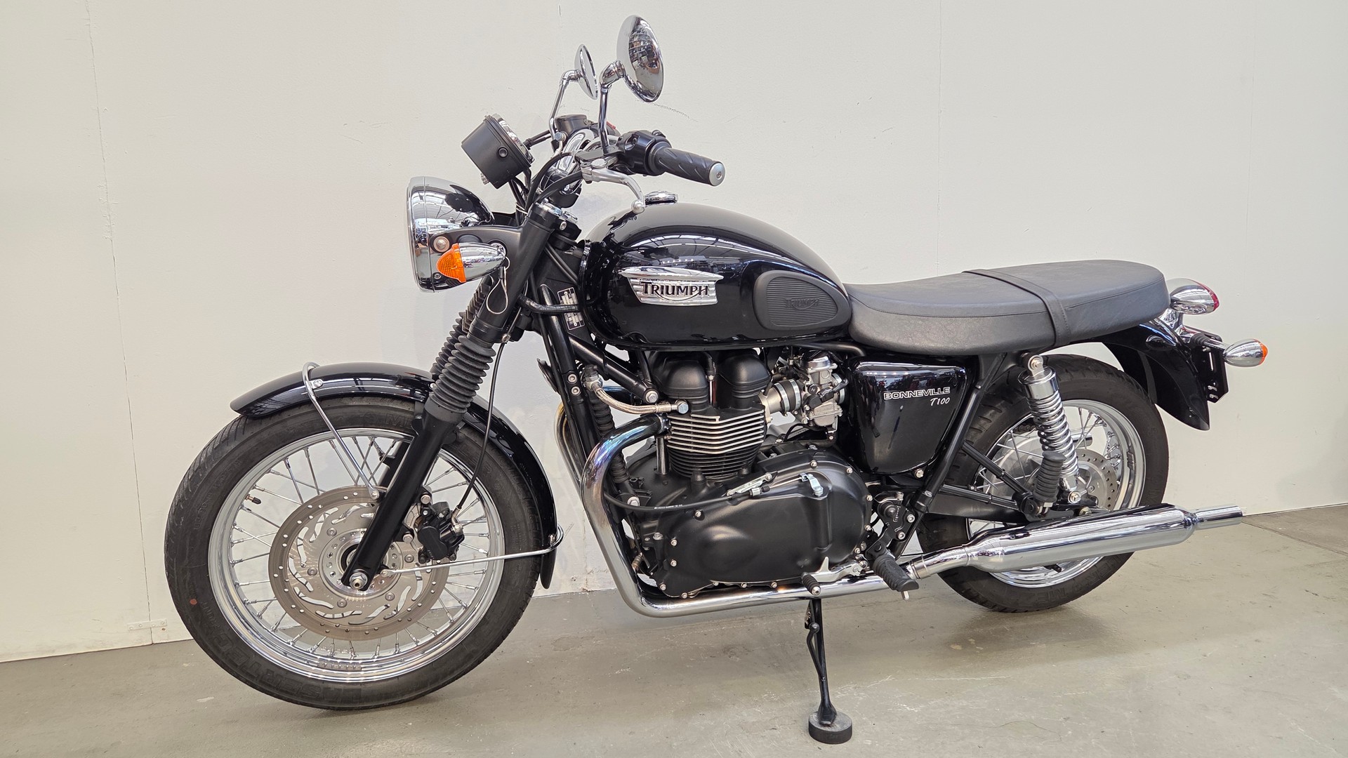 TRIUMPH Bonneville 900 i T 100-image-3