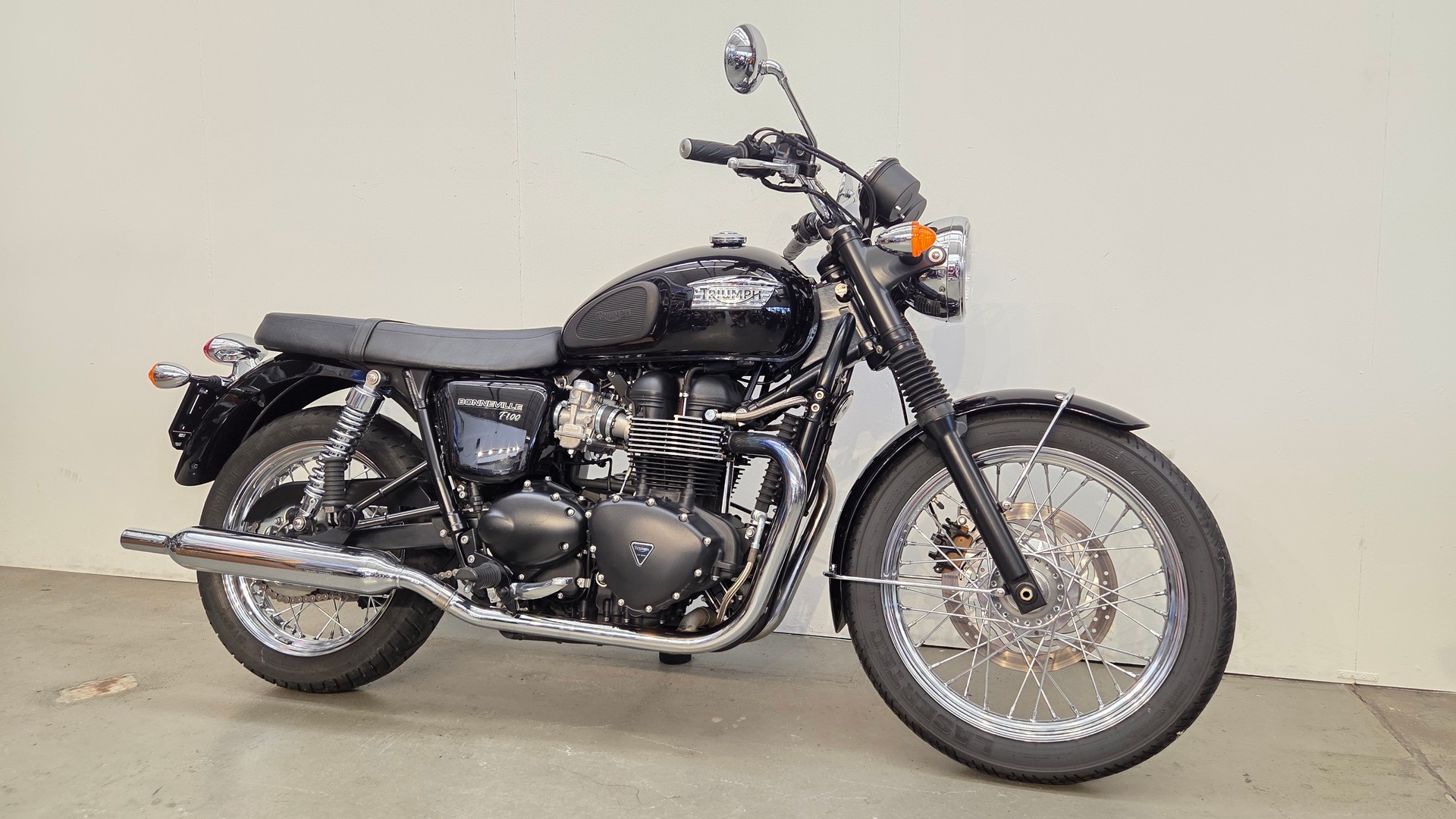 TRIUMPH Bonneville 900 i T 100-image-2
