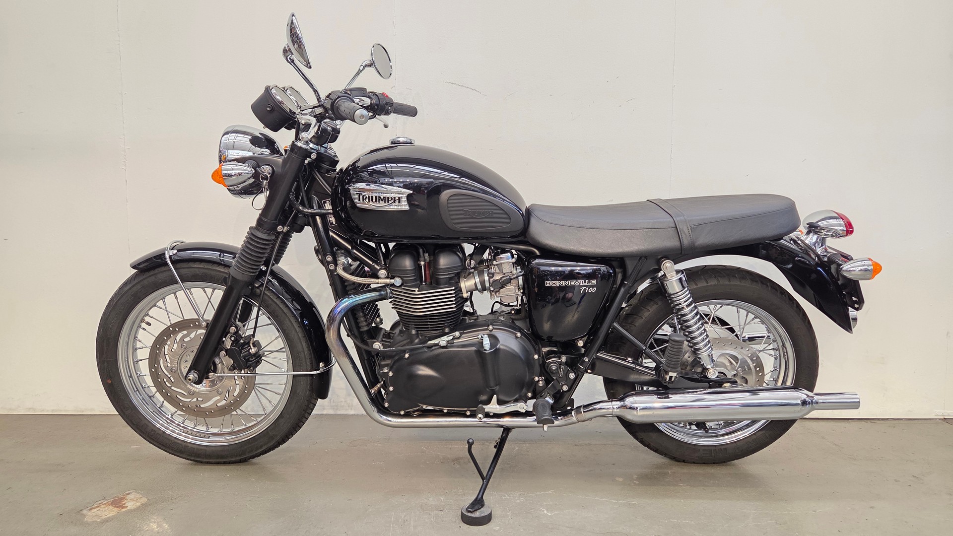TRIUMPH Bonneville 900 i T 100-image-1