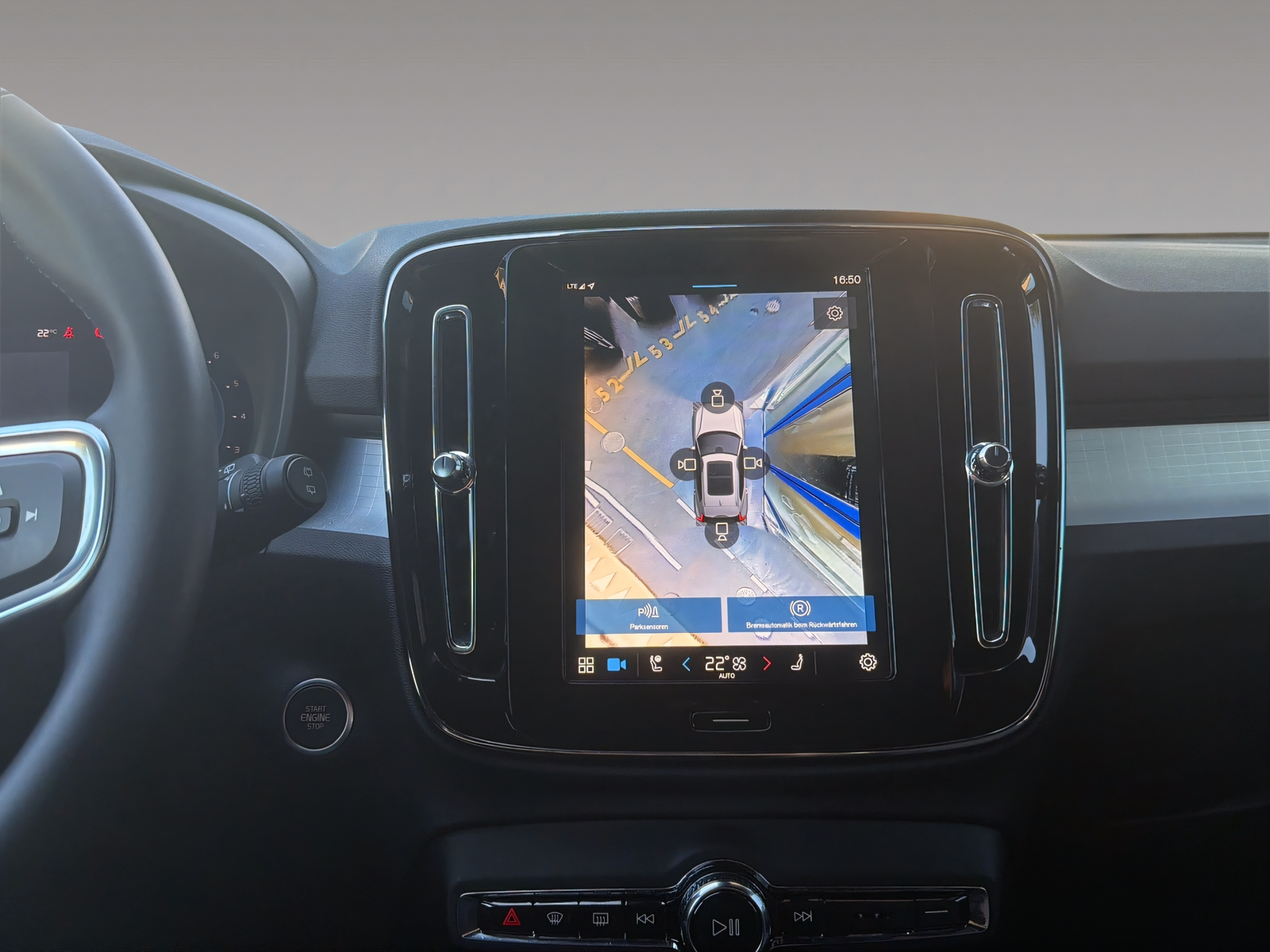 VOLVO XC40 B3 Benzin Mild Hybrid Plus Dark DCT-image-11