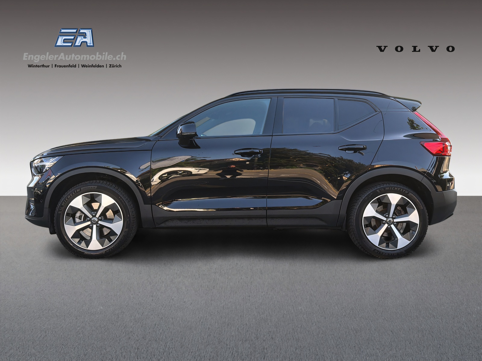 VOLVO XC40 B3 Benzin Mild Hybrid Plus Dark DCT-showroom-element-2