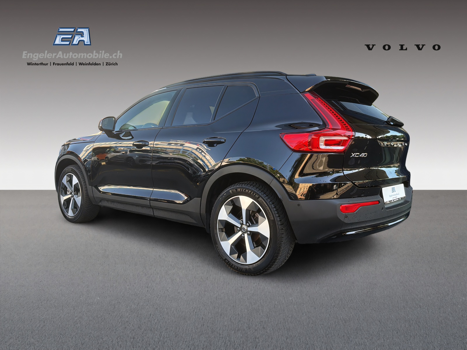 VOLVO XC40 B3 Benzin Mild Hybrid Plus Dark DCT-showroom-element-3
