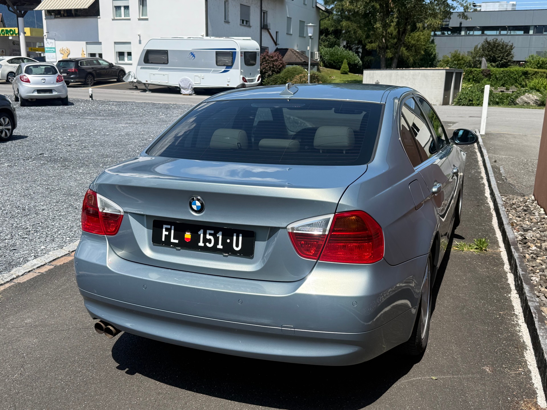 BMW 325i-image-5
