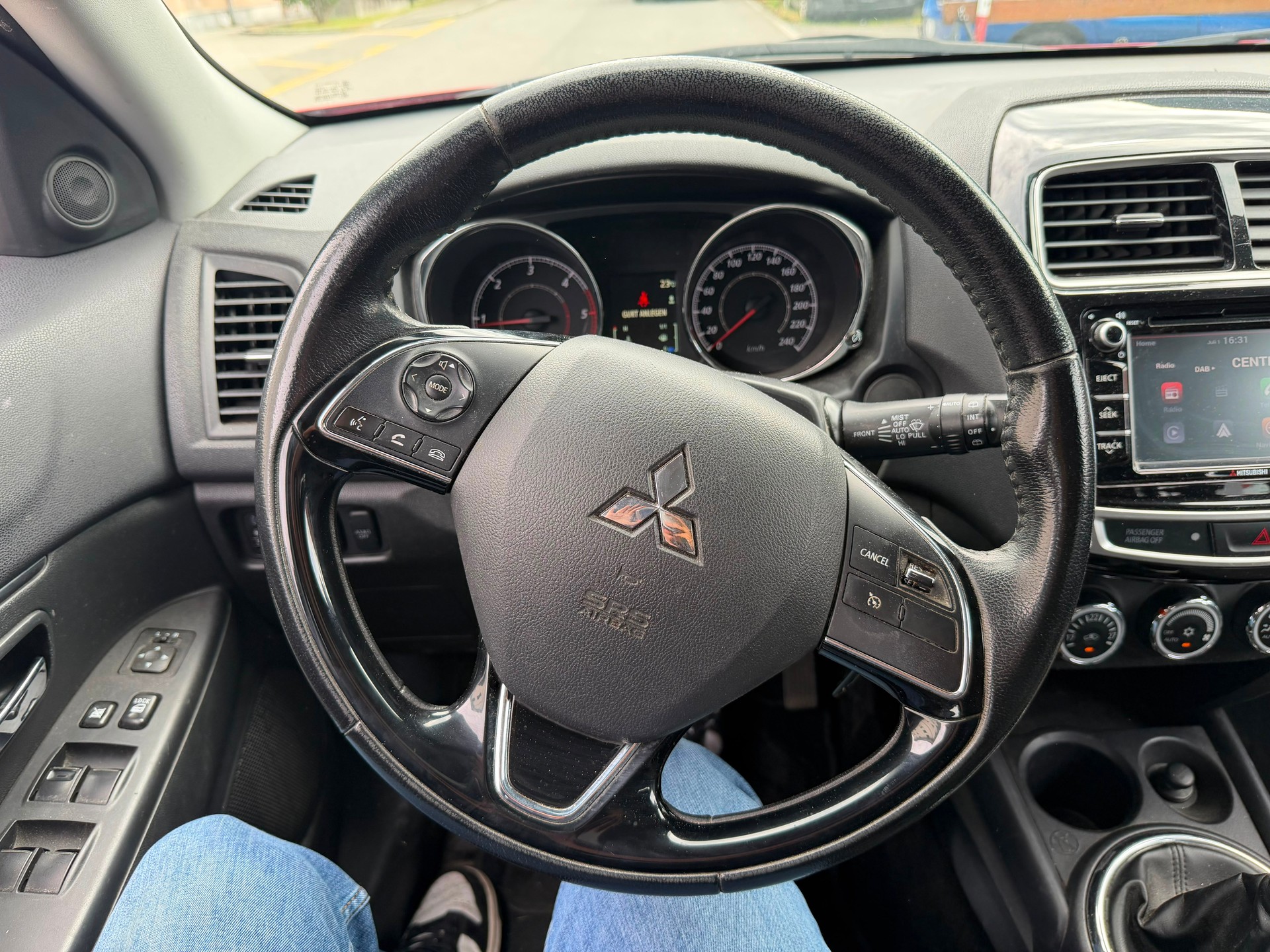 MITSUBISHI ASX 1.6 DID Value Anniversary 4WD-image-9
