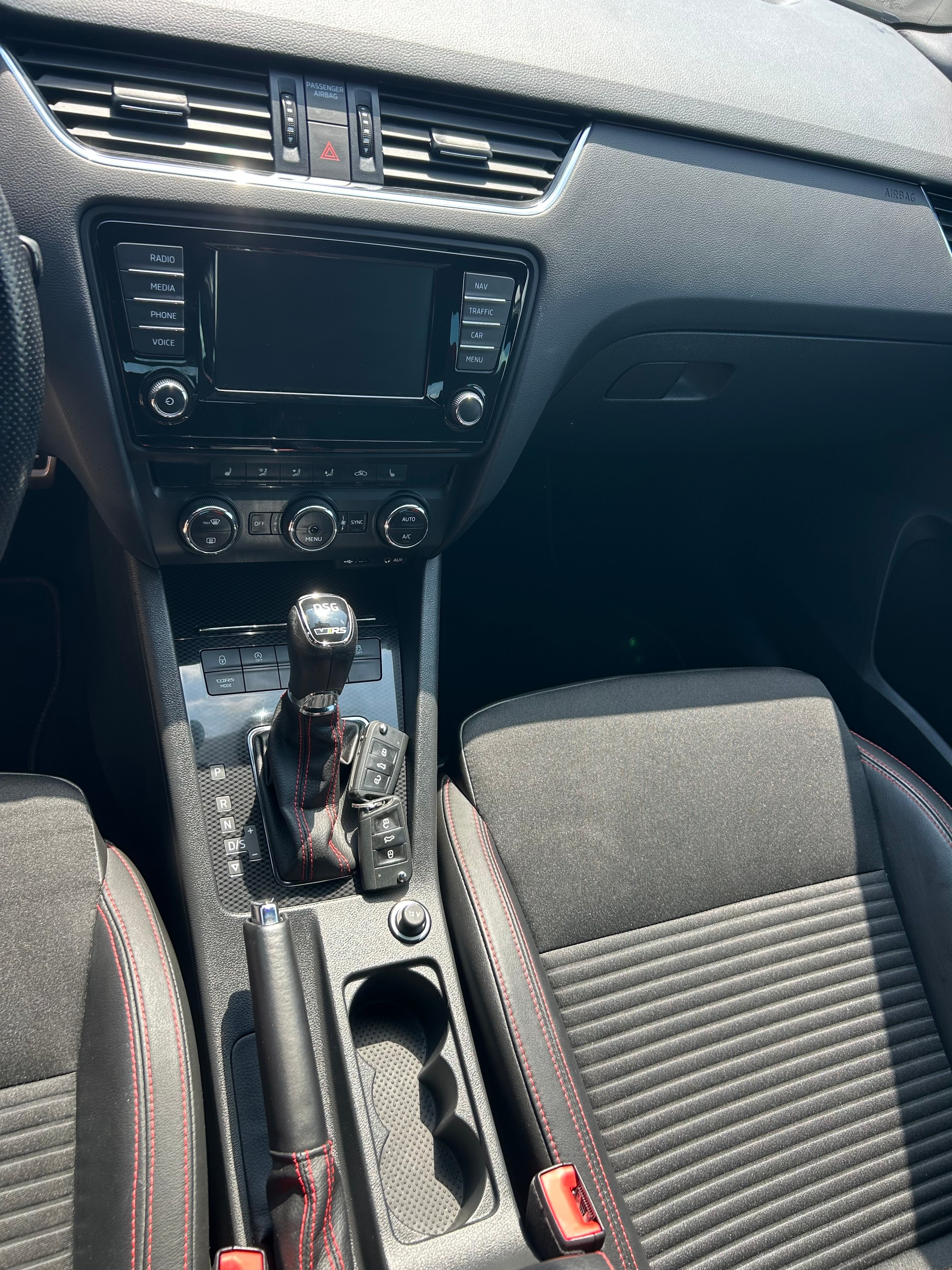 SKODA Octavia Combi 2.0 TSI RS DSG-image-15