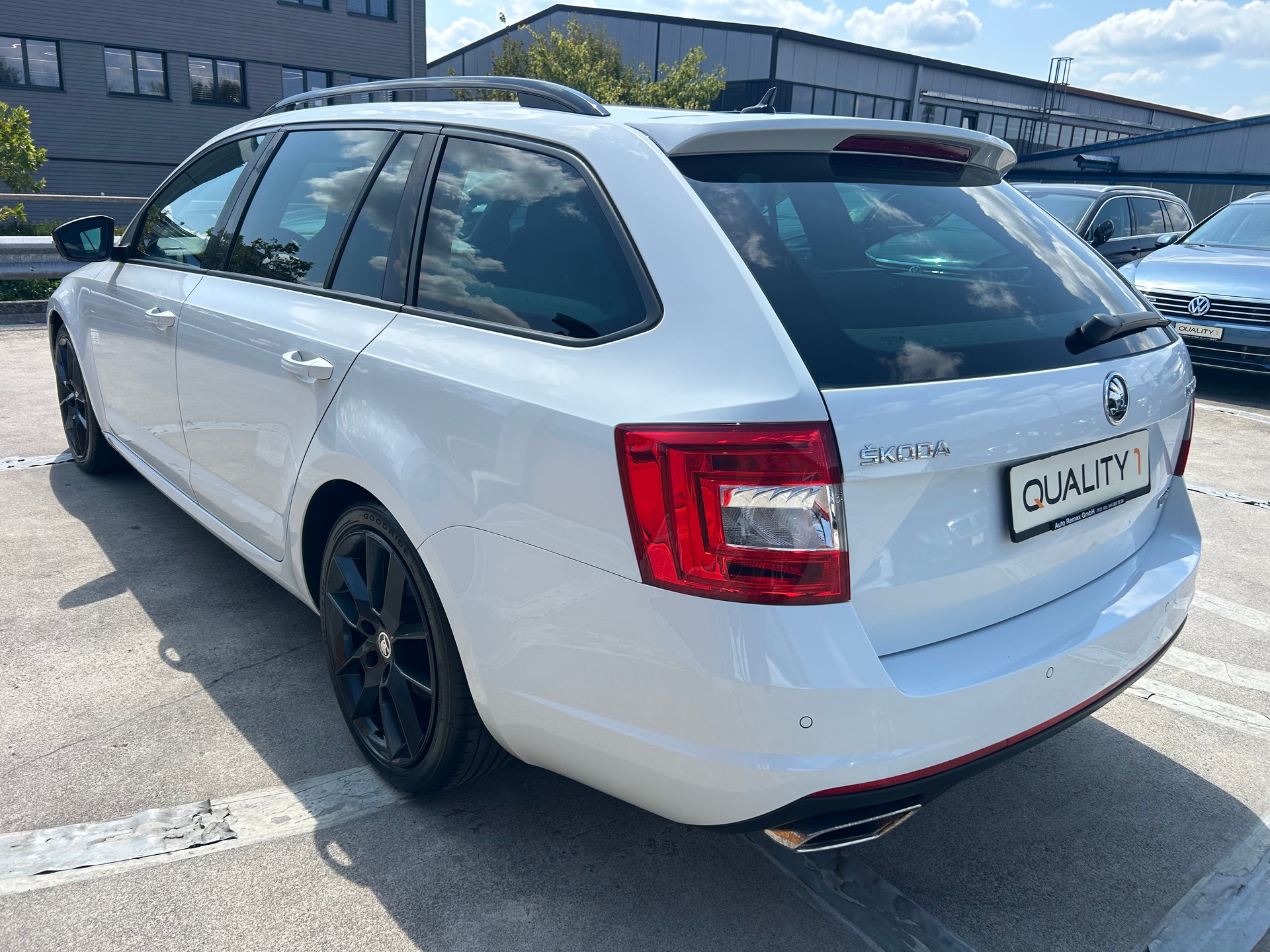 SKODA Octavia Combi 2.0 TSI RS DSG-showroom-element-2