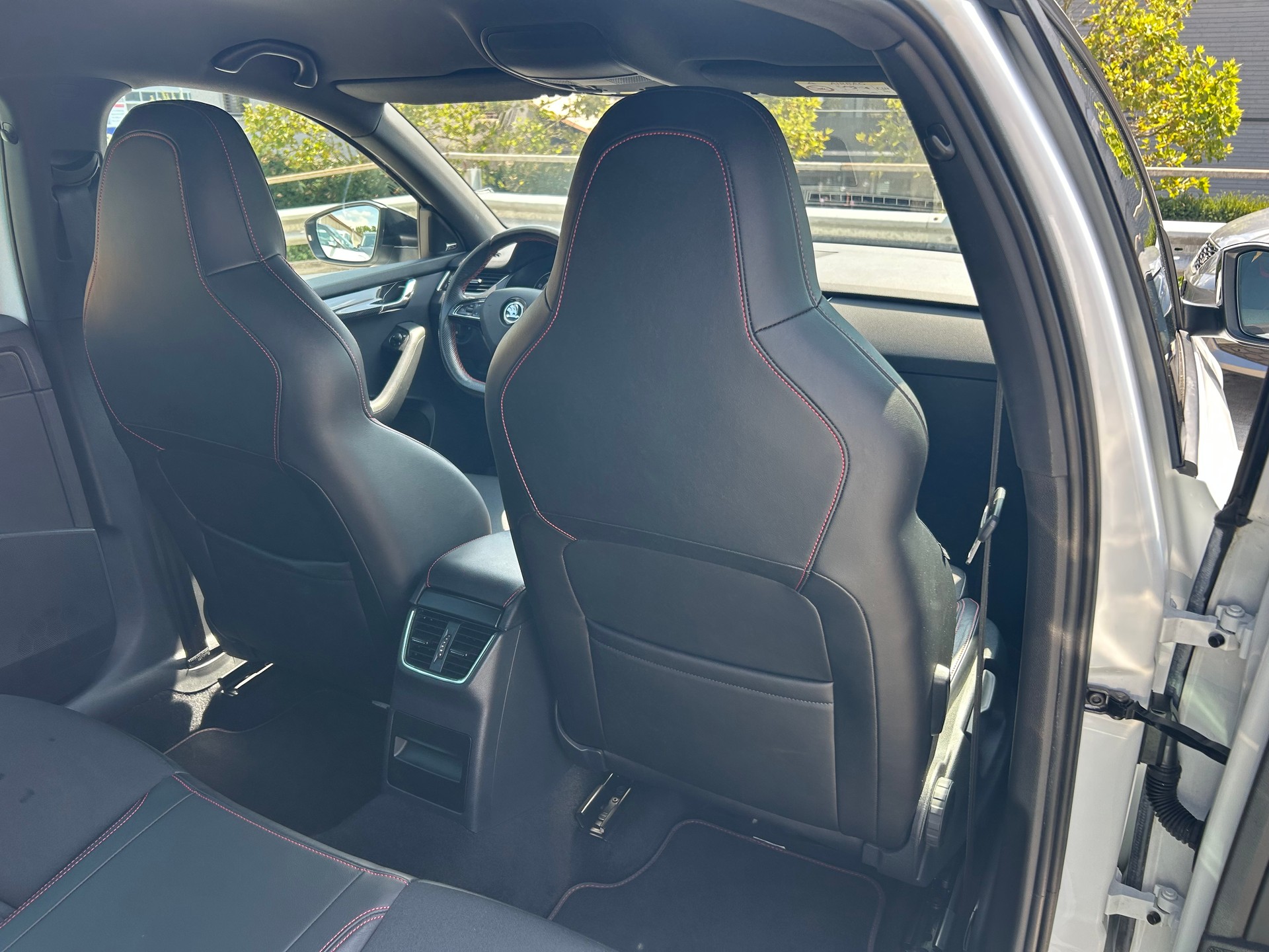 SKODA Octavia Combi 2.0 TSI RS DSG-image-12