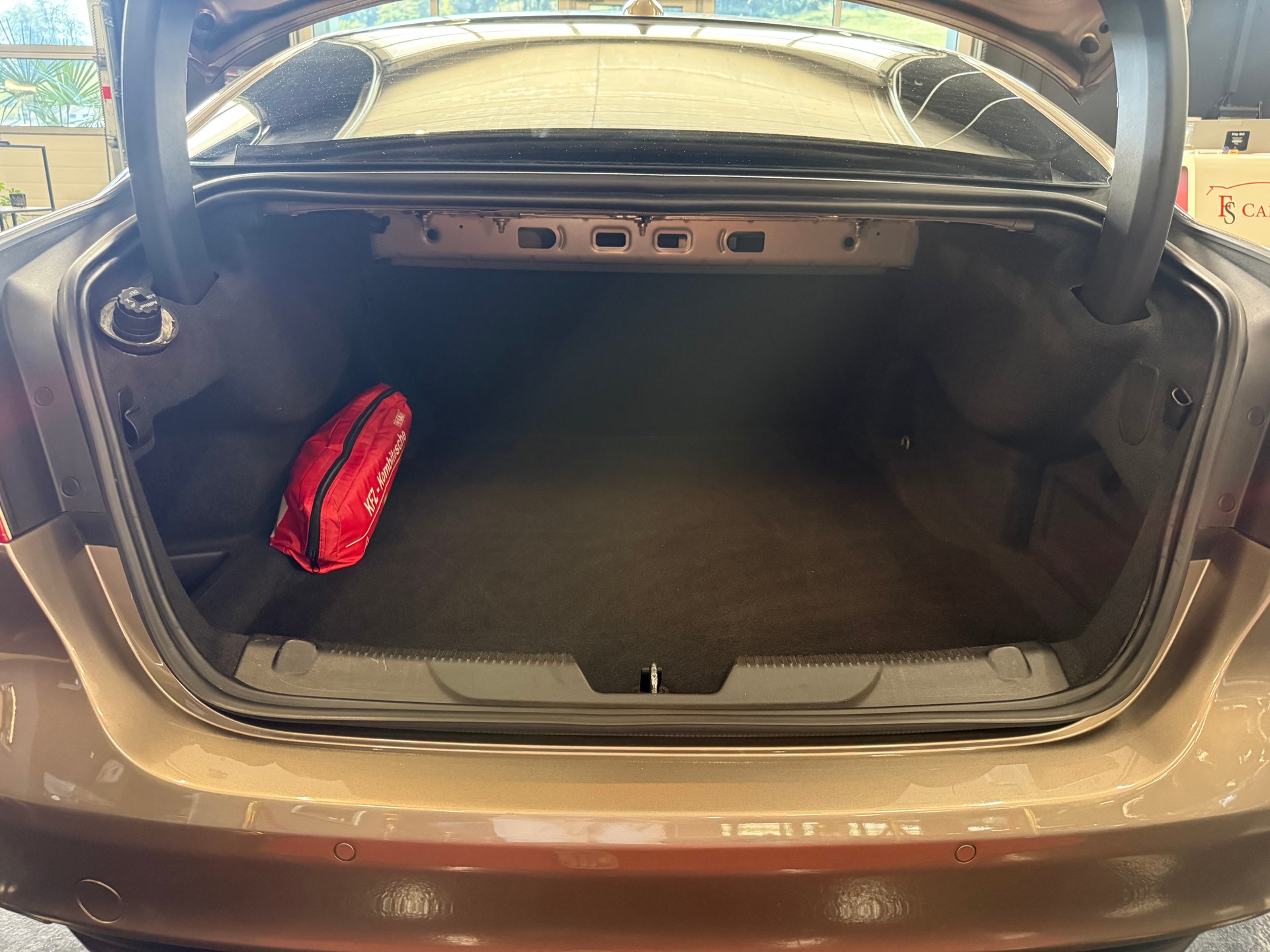 JAGUAR XE 20d Prestige Automat-image-17