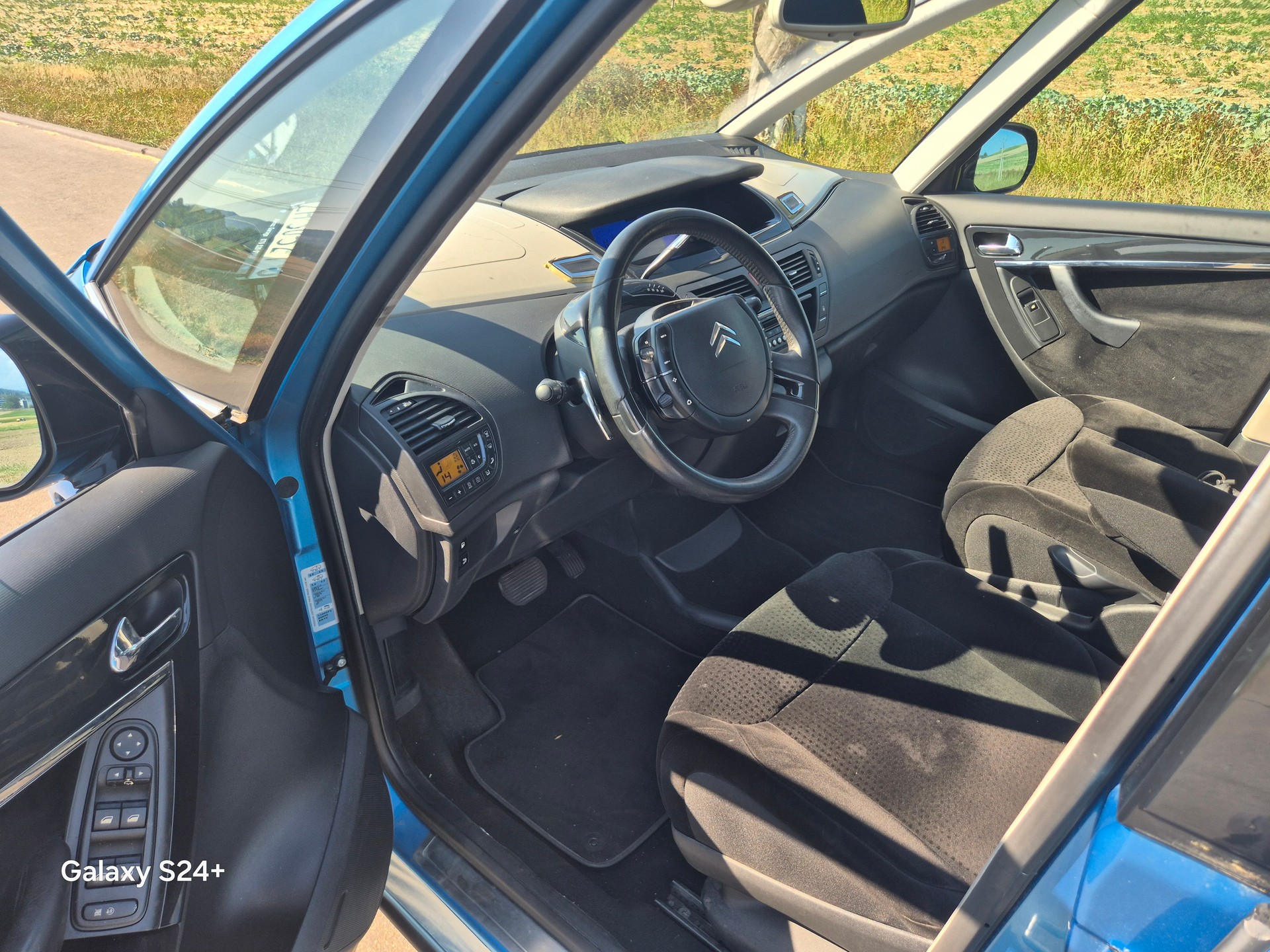 CITROEN C4 Picasso 2.0i 16V Exclusive Automatic-image-9