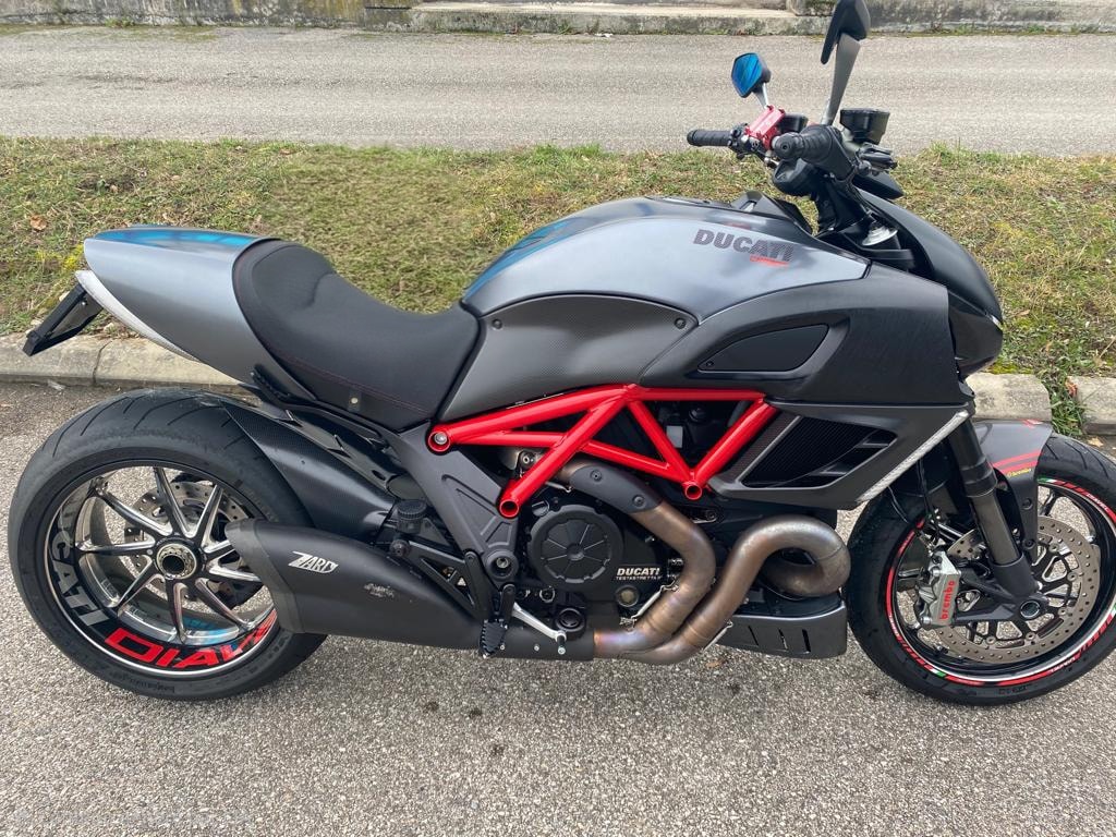 DUCATI Diavel 1200 Carbon-image-1