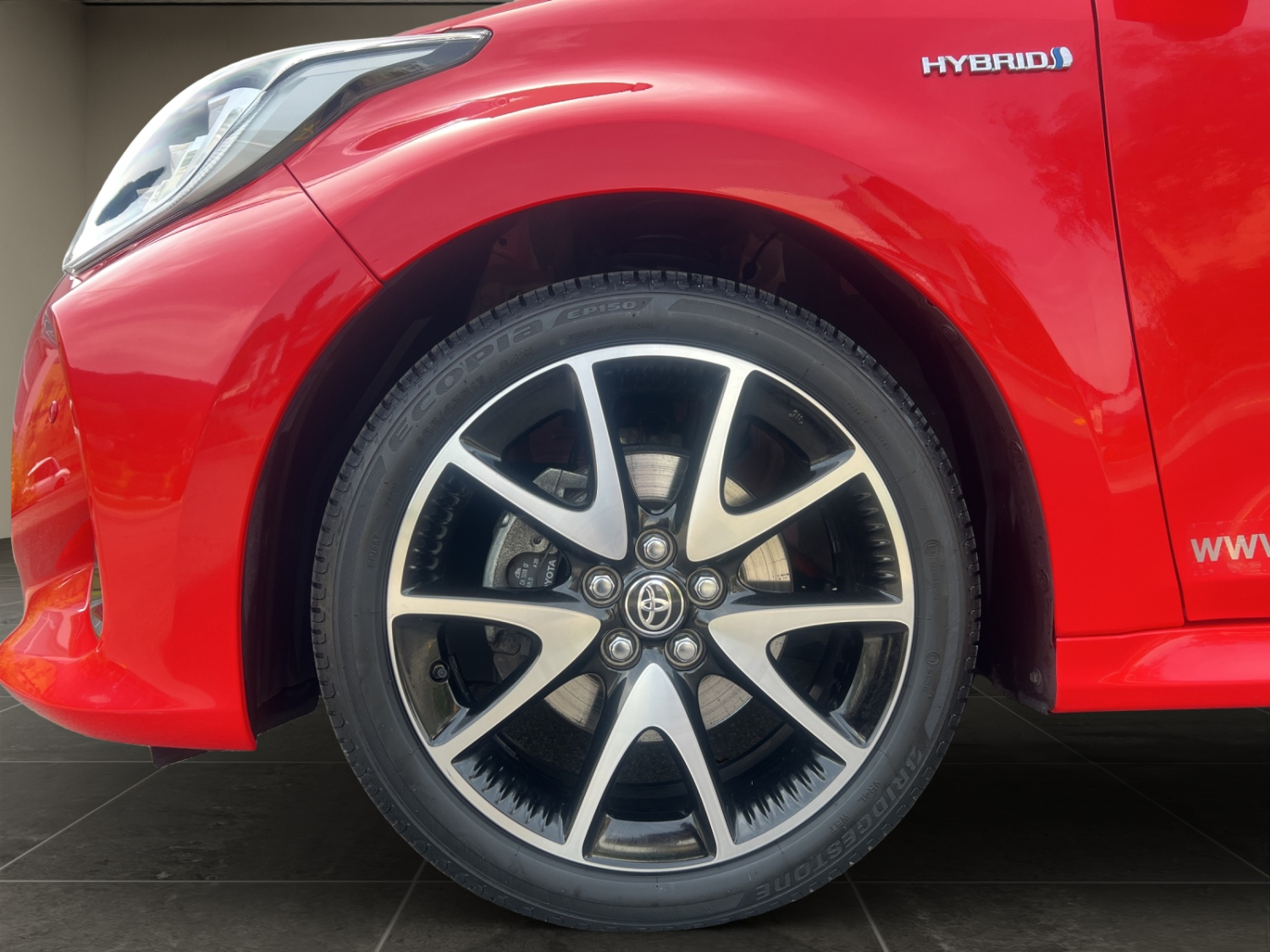 TOYOTA Yaris 1.5 VVT-i HSD Premiere Edition-image-26