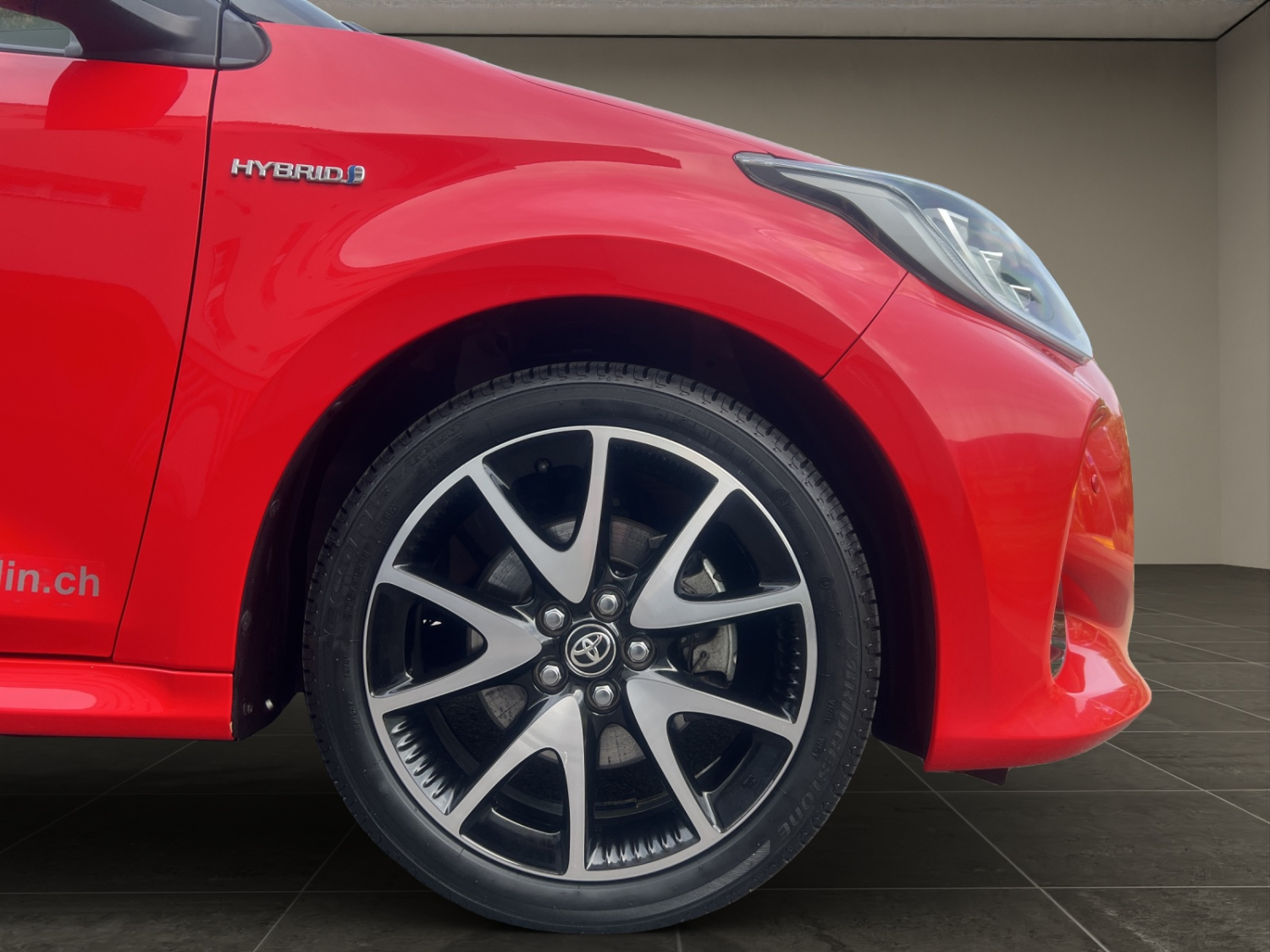 TOYOTA Yaris 1.5 VVT-i HSD Premiere Edition-image-25