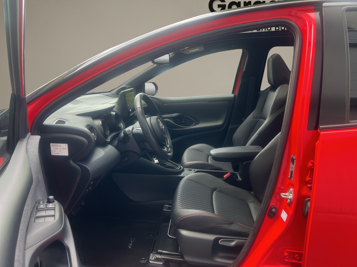 TOYOTA Yaris 1.5 VVT-i HSD Premiere Edition-image-8