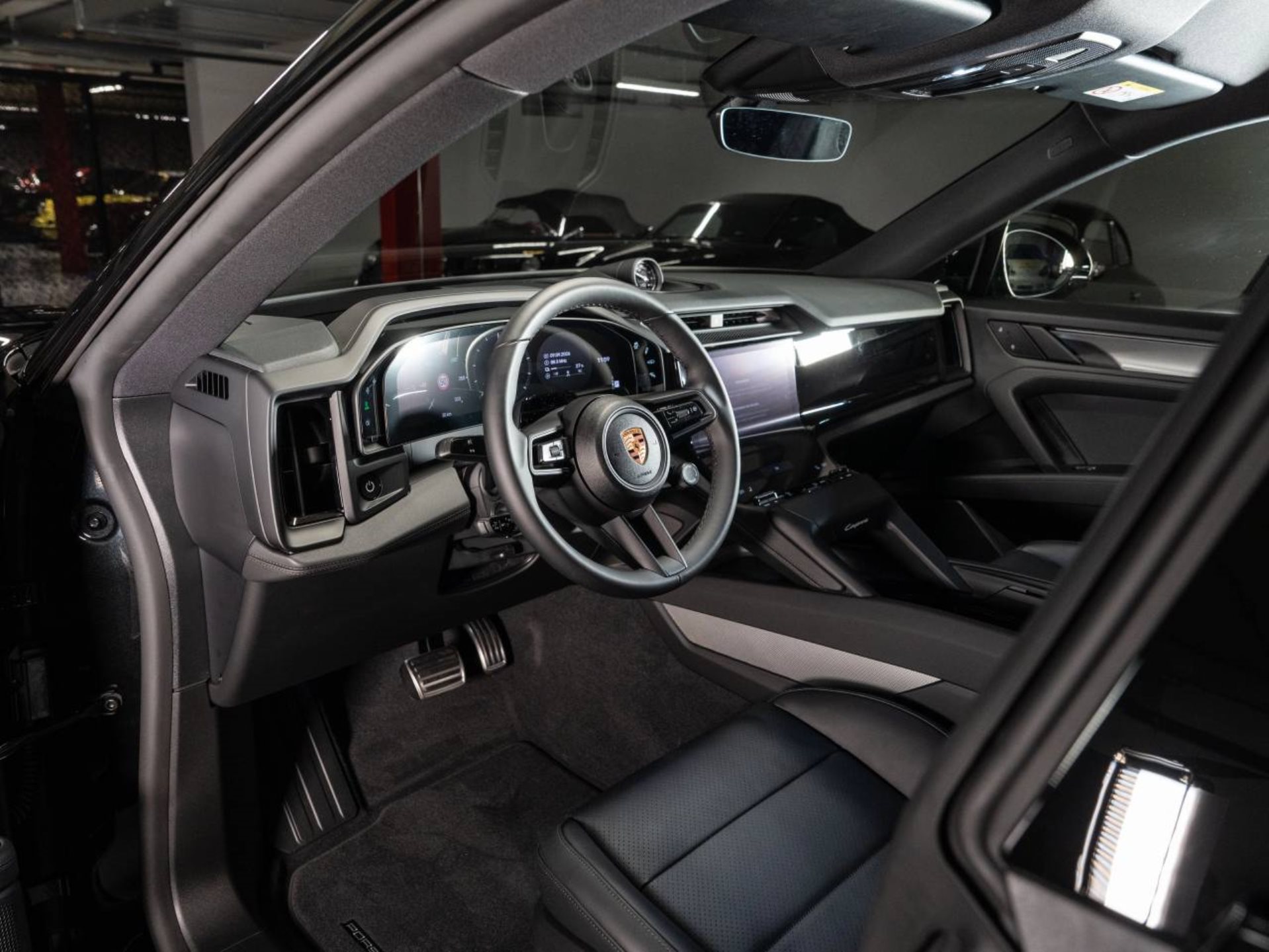 PORSCHE Cayenne Coupé Electric-showroom-element-3