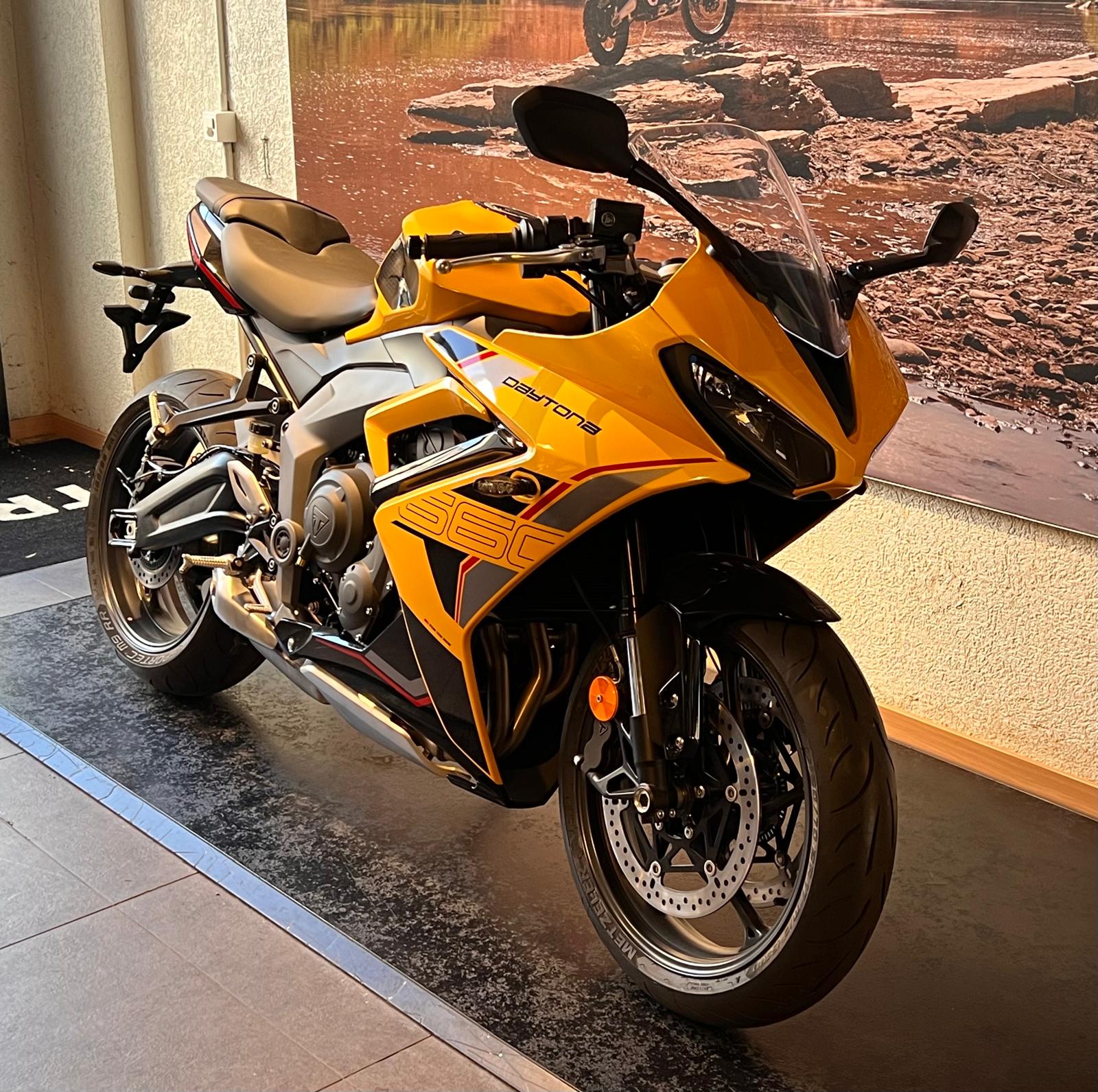TRIUMPH Daytona 660-image-1