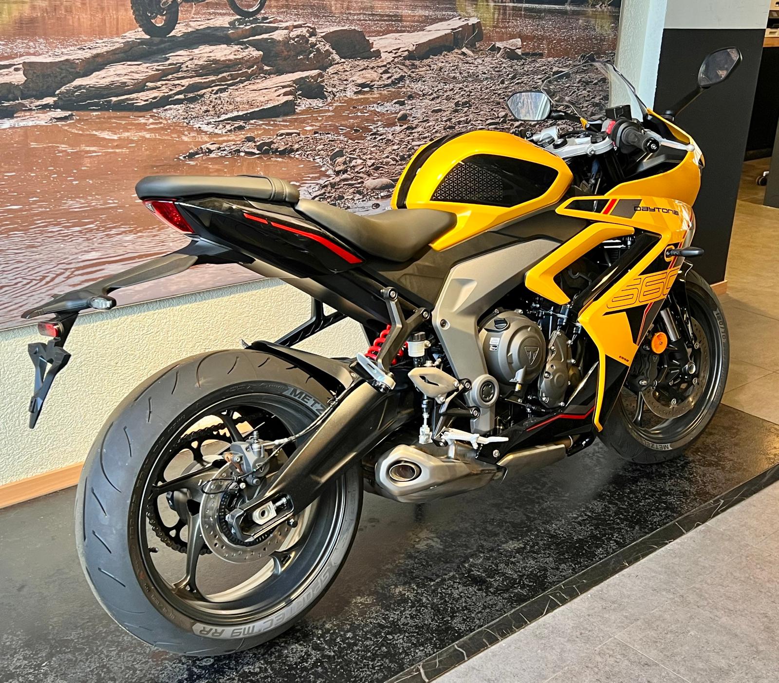 TRIUMPH Daytona 660-image-5