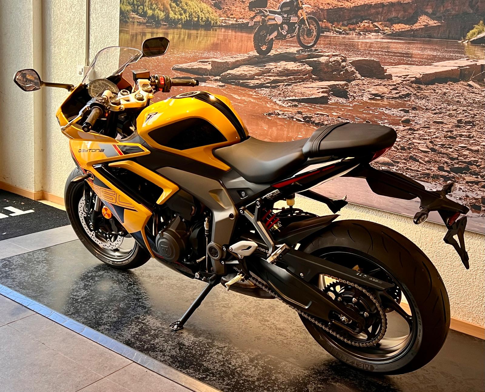TRIUMPH Daytona 660-image-4