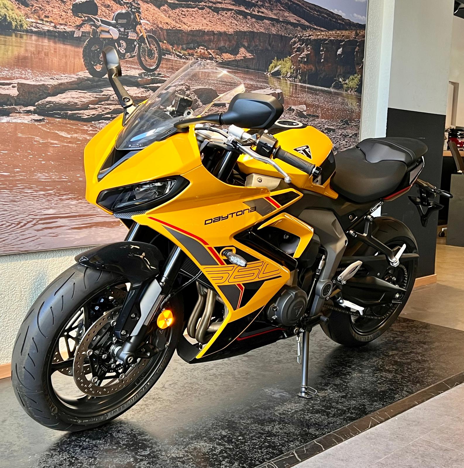 TRIUMPH Daytona 660-image-2