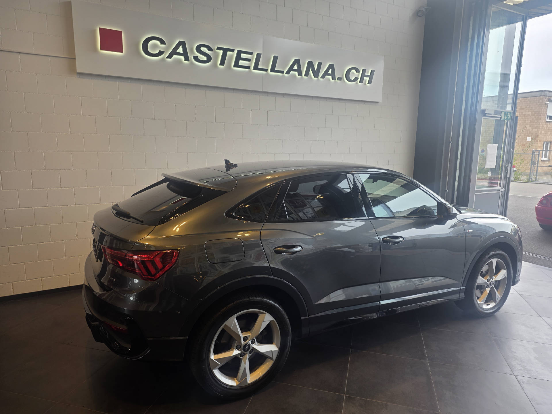 AUDI Q3 Sportback 2.0 40 TFSI S line quattro S-Tronic-showroom-element-3