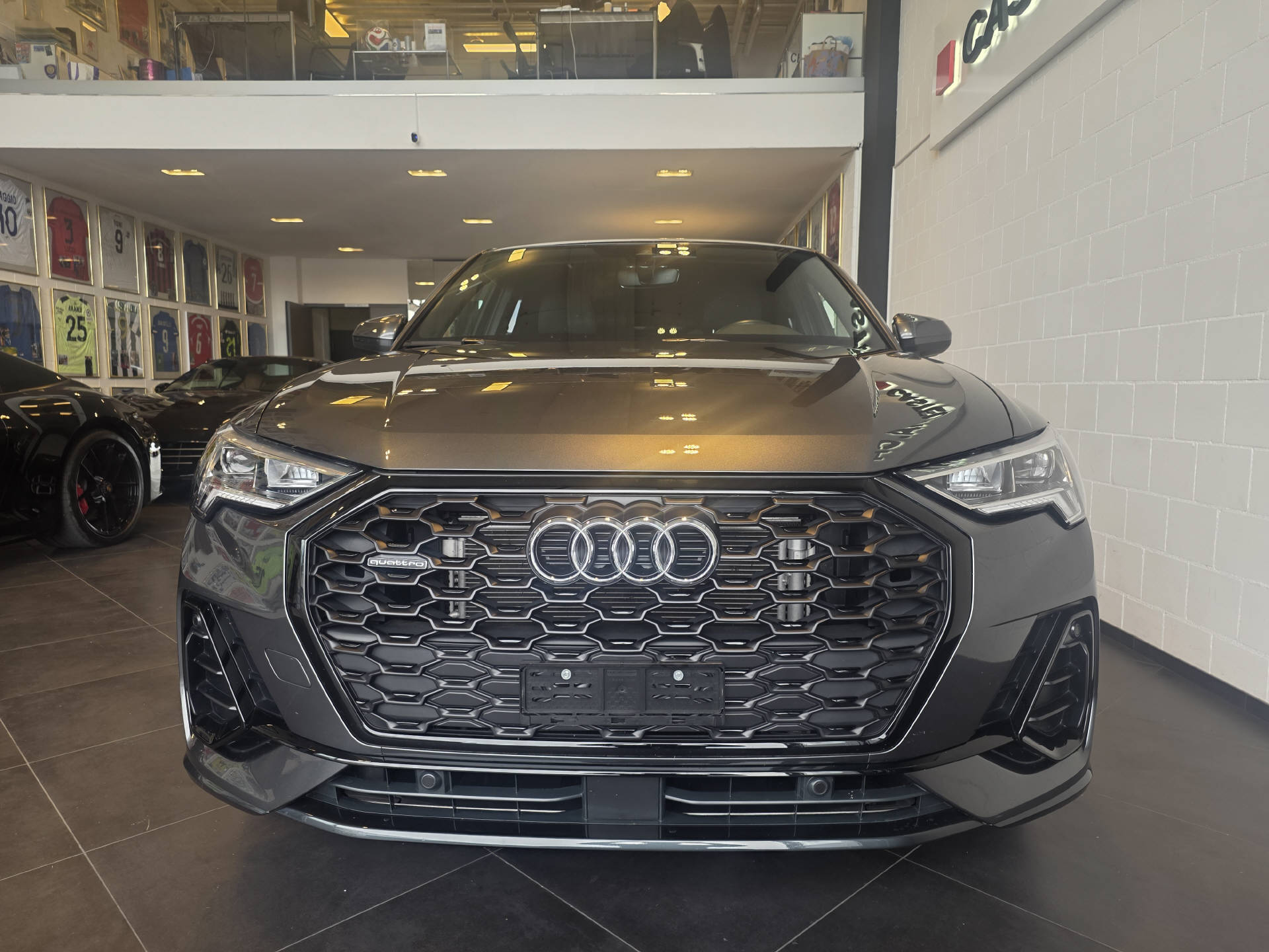 AUDI Q3 Sportback 2.0 40 TFSI S line quattro S-Tronic-showroom-element-1