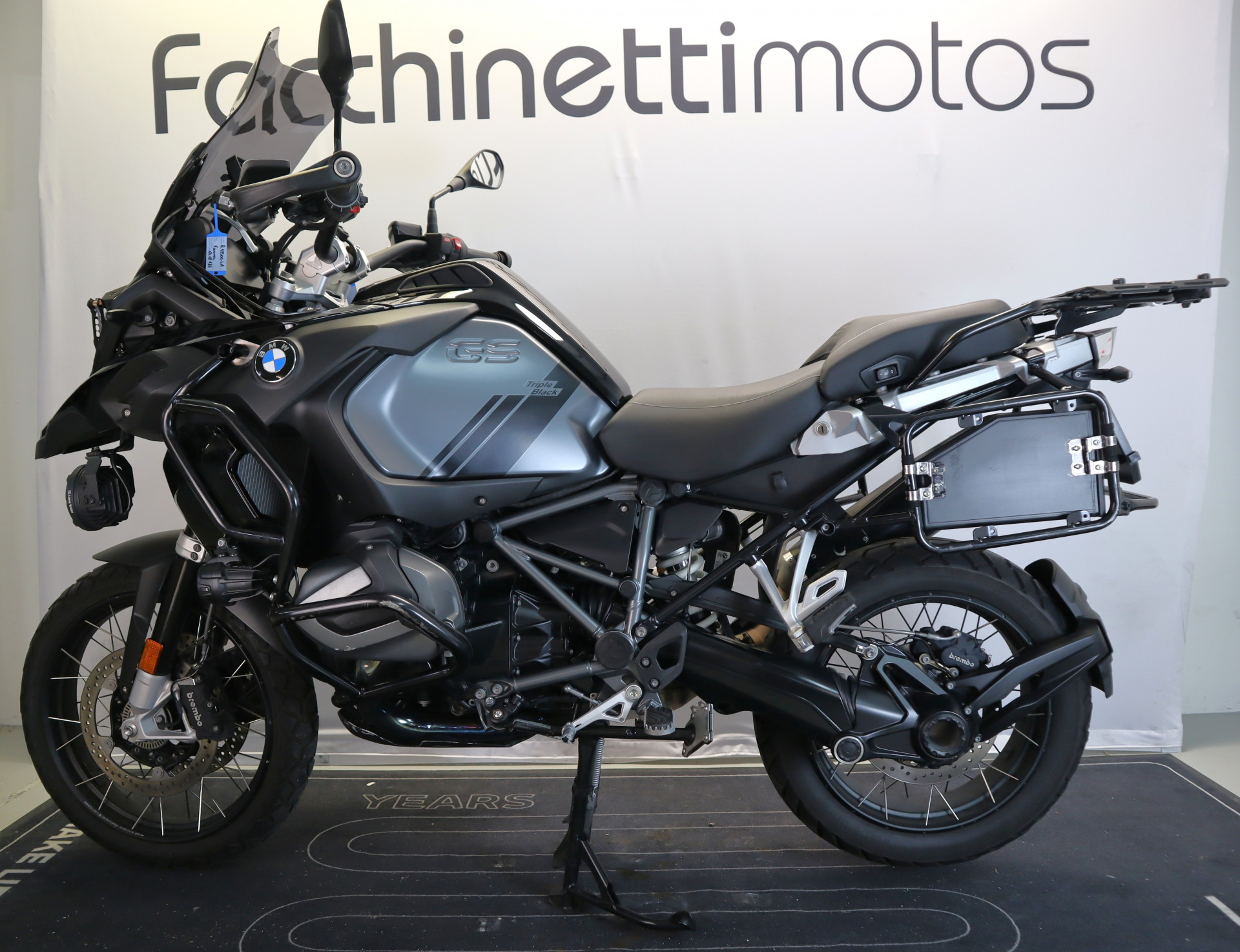 BMW R 1250 GS Adventure Triple Black-showroom-element-1