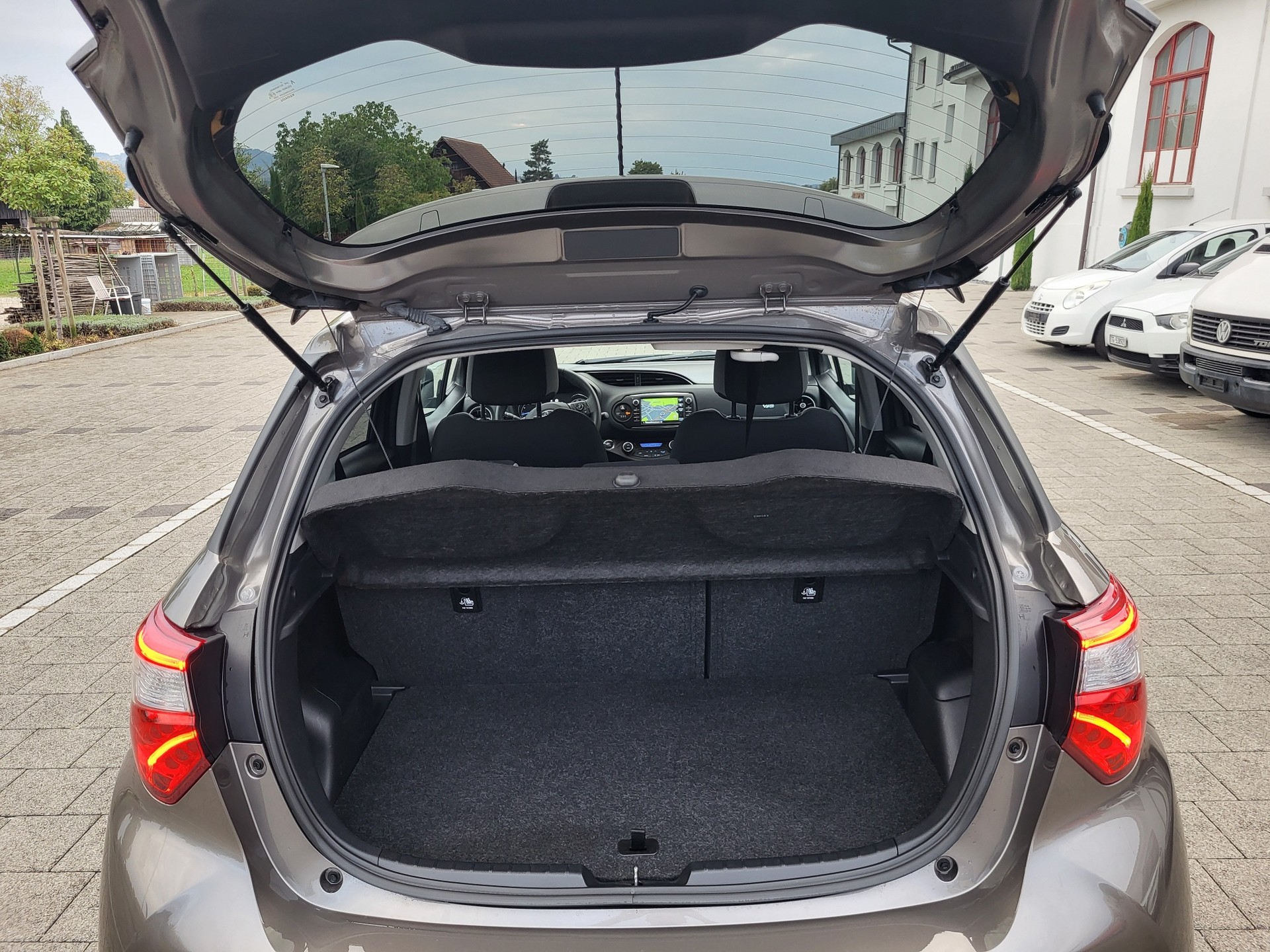 TOYOTA Yaris 1.5 Trend CVT-image-12