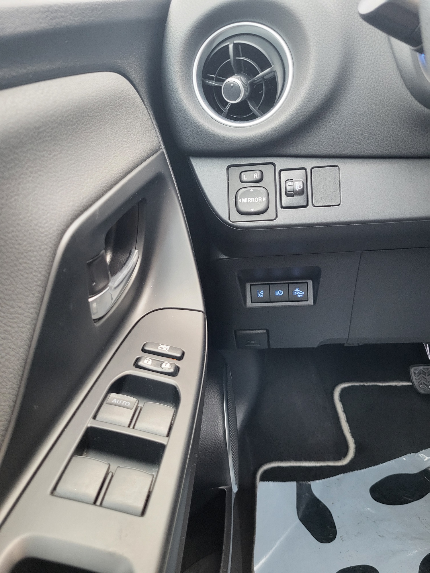 TOYOTA Yaris 1.5 Trend CVT-image-9