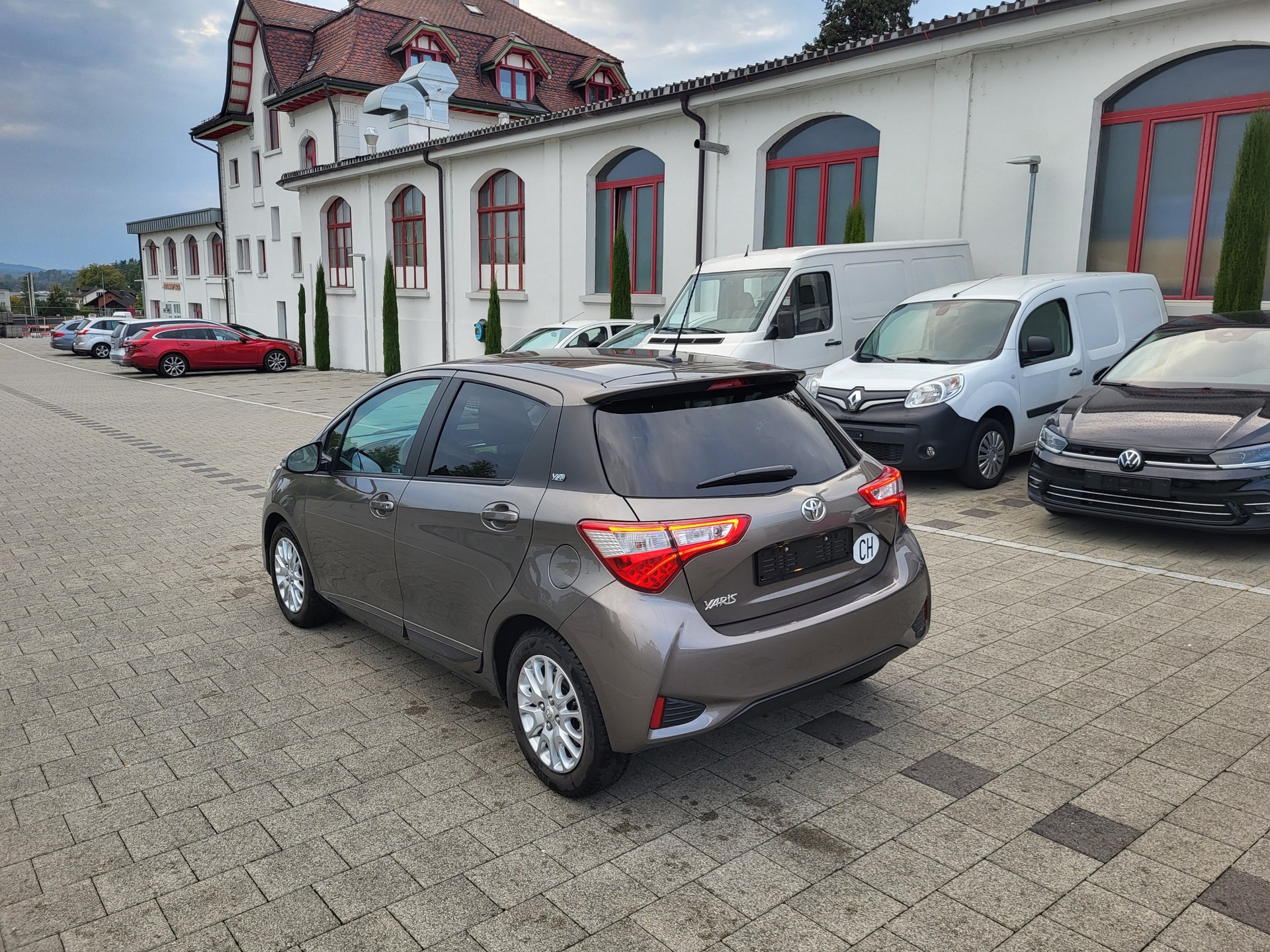 TOYOTA Yaris 1.5 Trend CVT-image-2