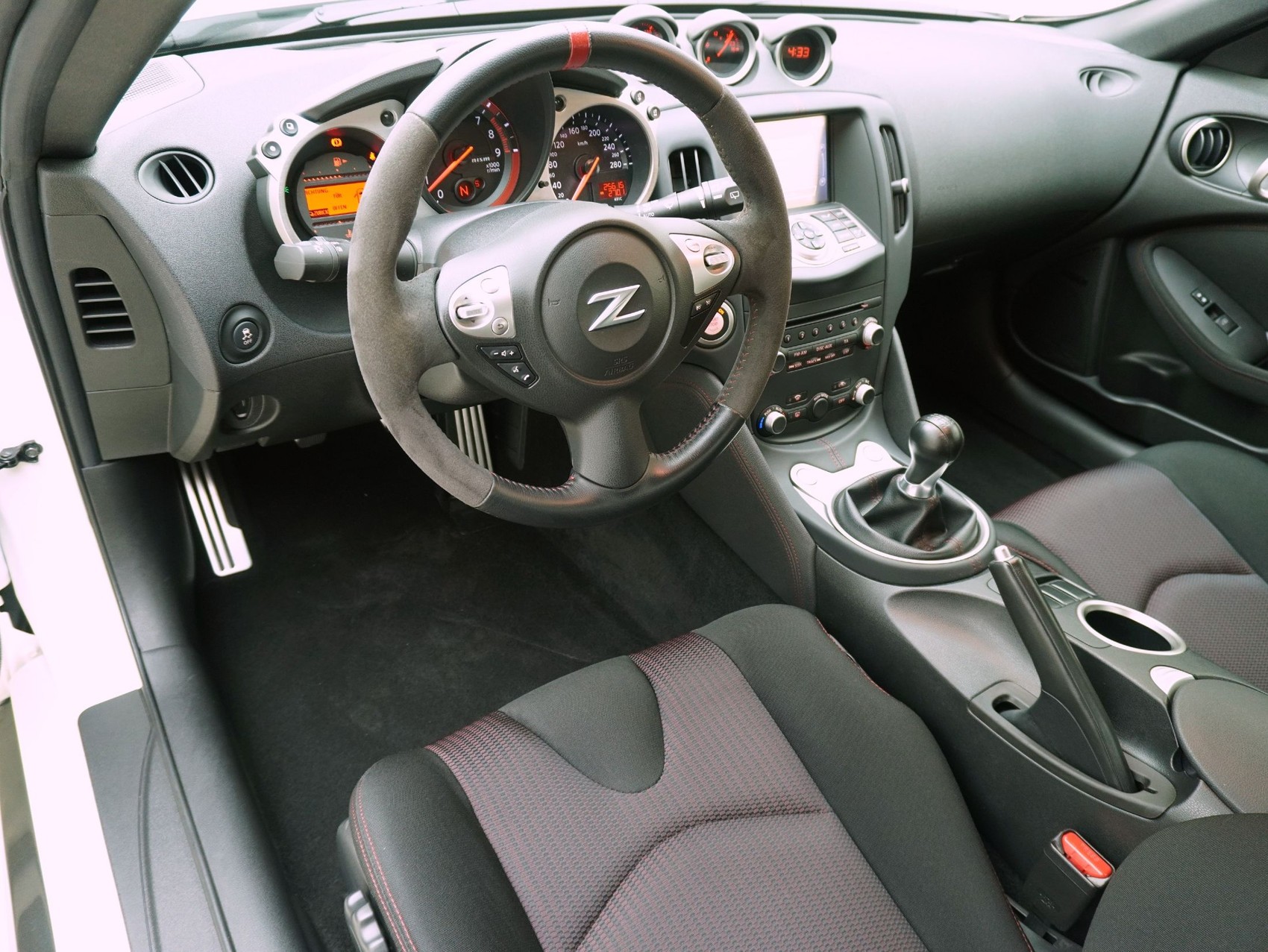 NISSAN 370 Z Coupé 3.7 V6 24V Nismo-image-12