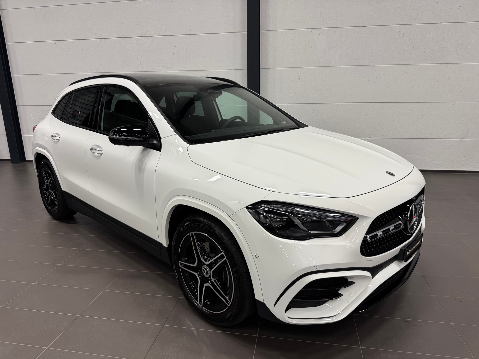 MERCEDES-BENZ GLA 200 7G-DCT AMG LINE-showroom-element-1